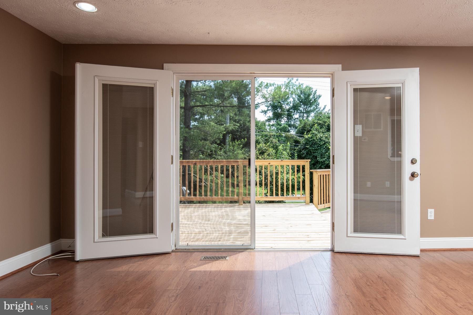 OAK POND - Residential