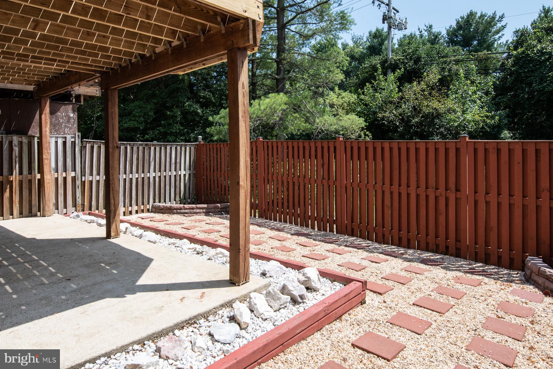 OAK POND - Residential