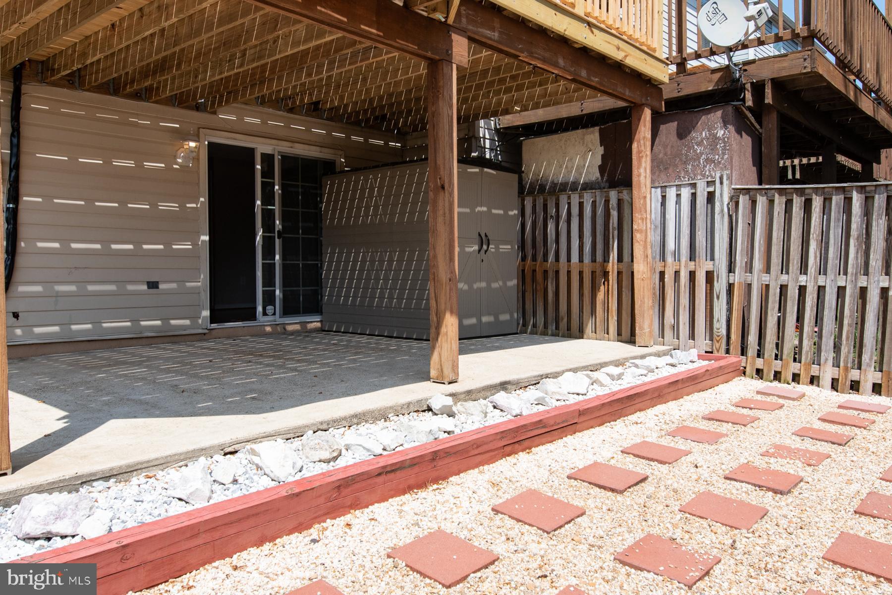 OAK POND - Residential