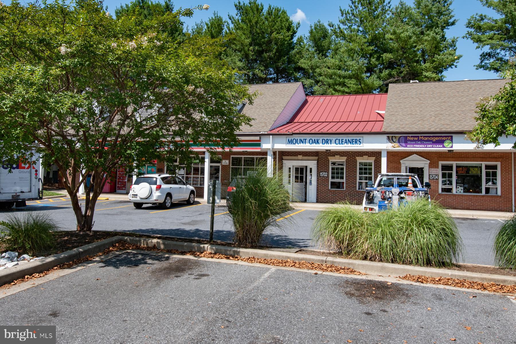 OAK POND - Residential