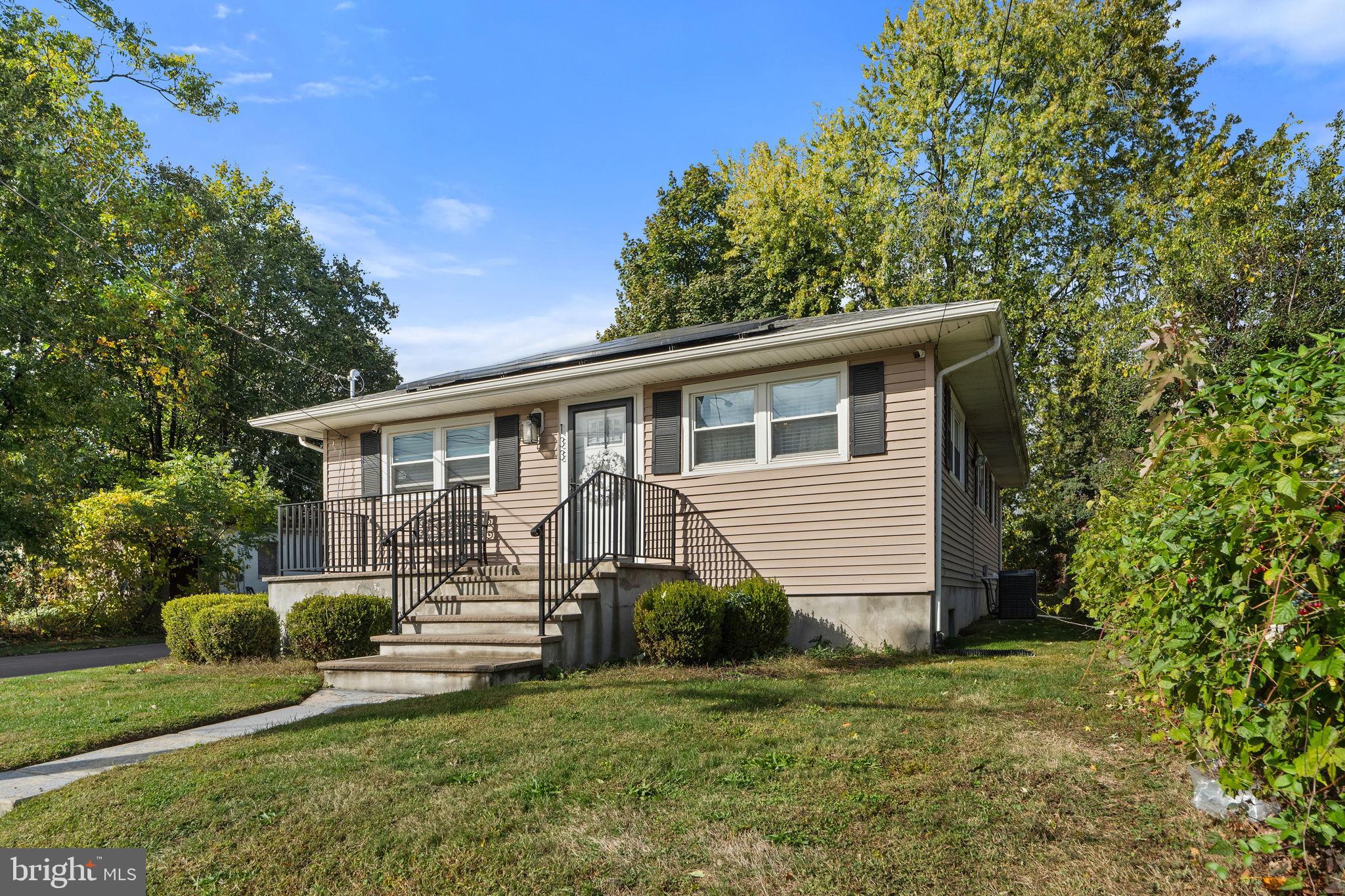 133 ROBBINS AVE