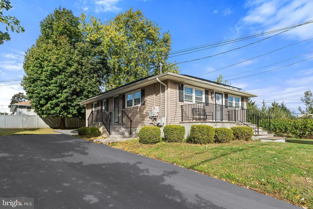 Photo of 133 Robbins Ave, EWING, NJ 08638 (MLS # NJME2068924)