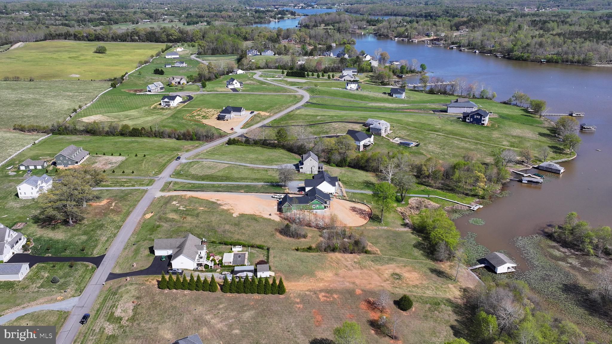 LANDS END ON LAKE ANNA - Land