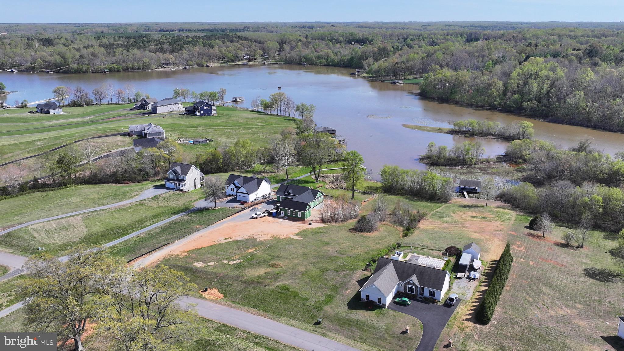 LANDS END ON LAKE ANNA - Land