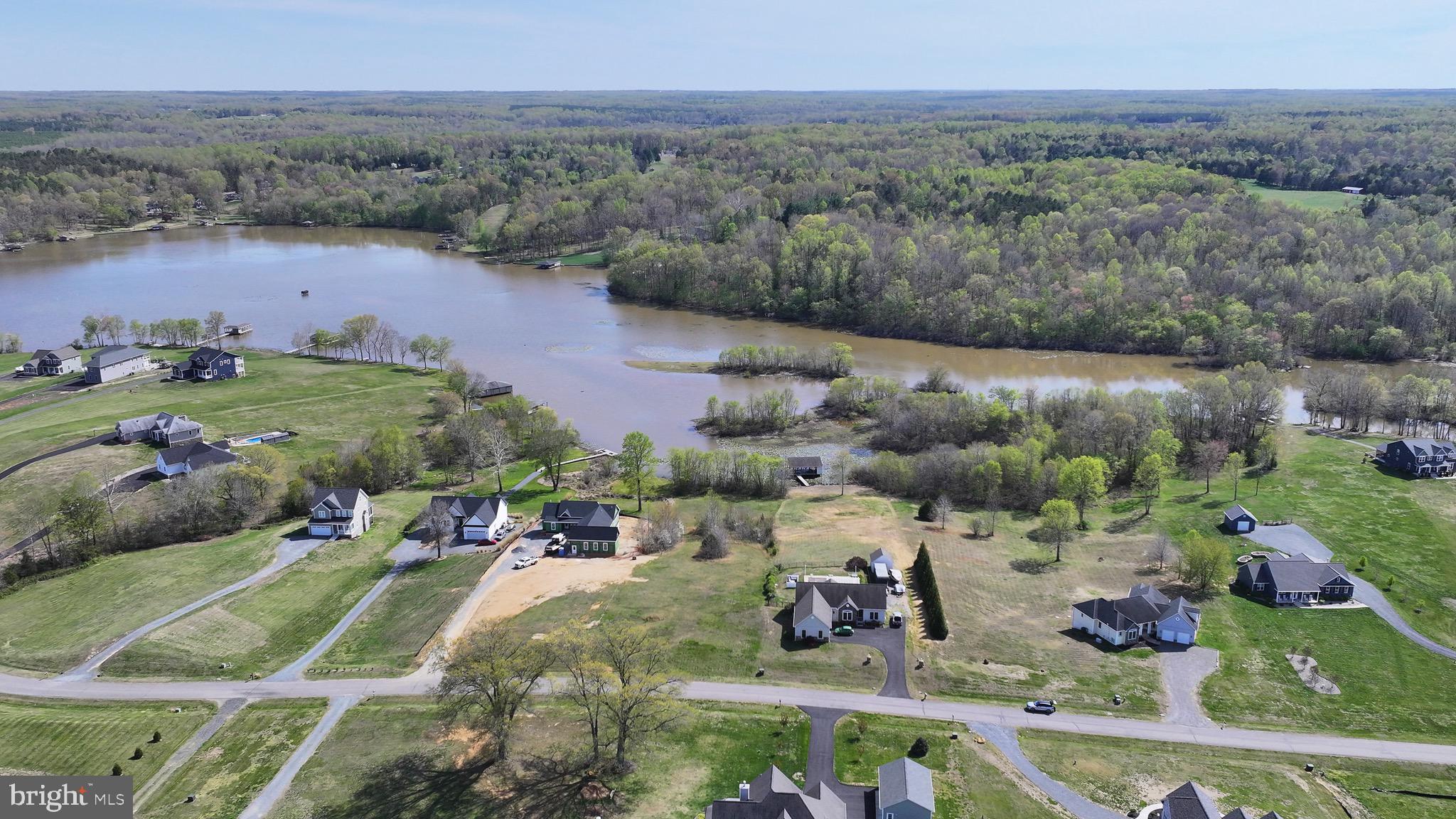 LANDS END ON LAKE ANNA - Land