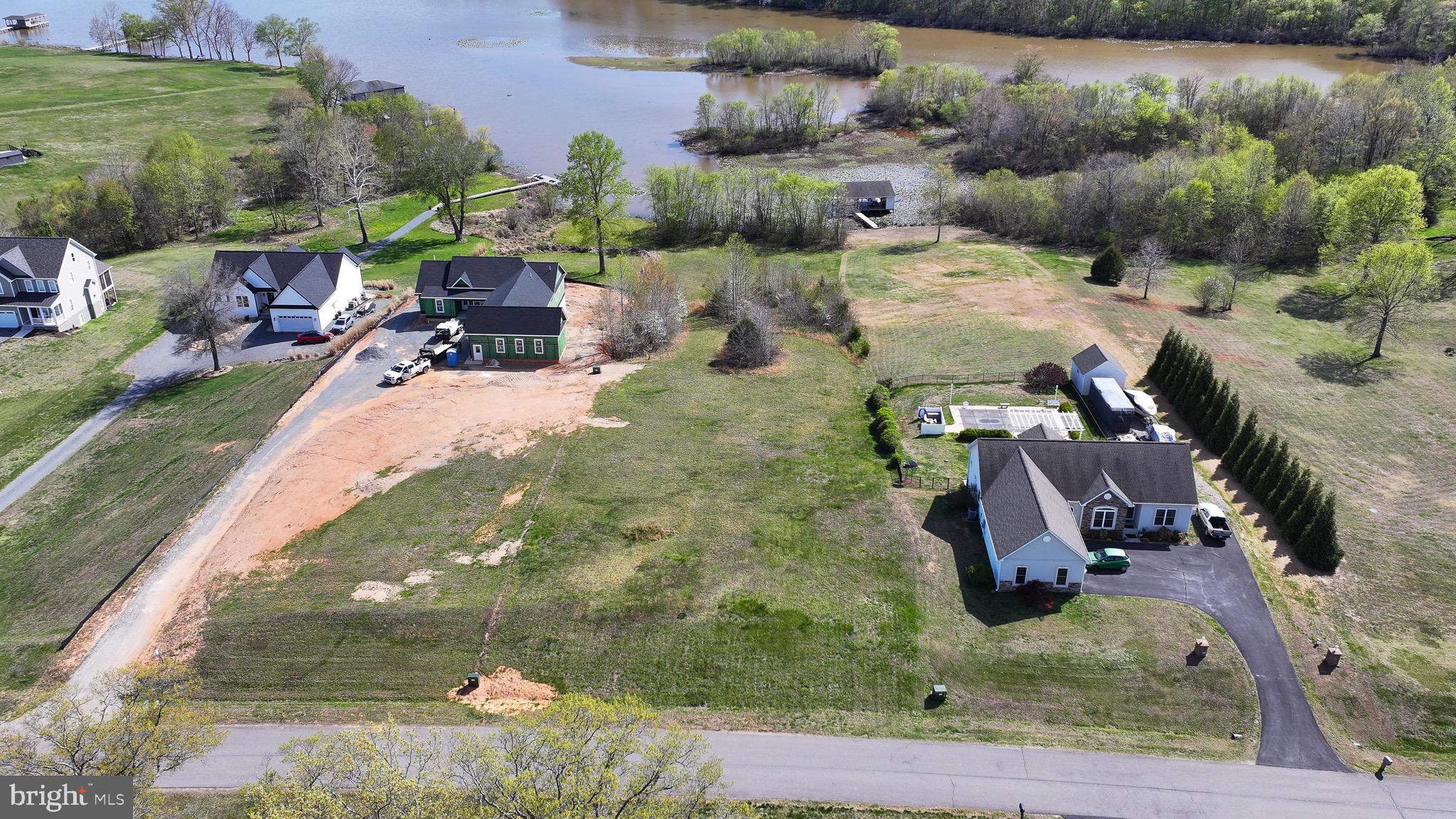 LANDS END ON LAKE ANNA - Land