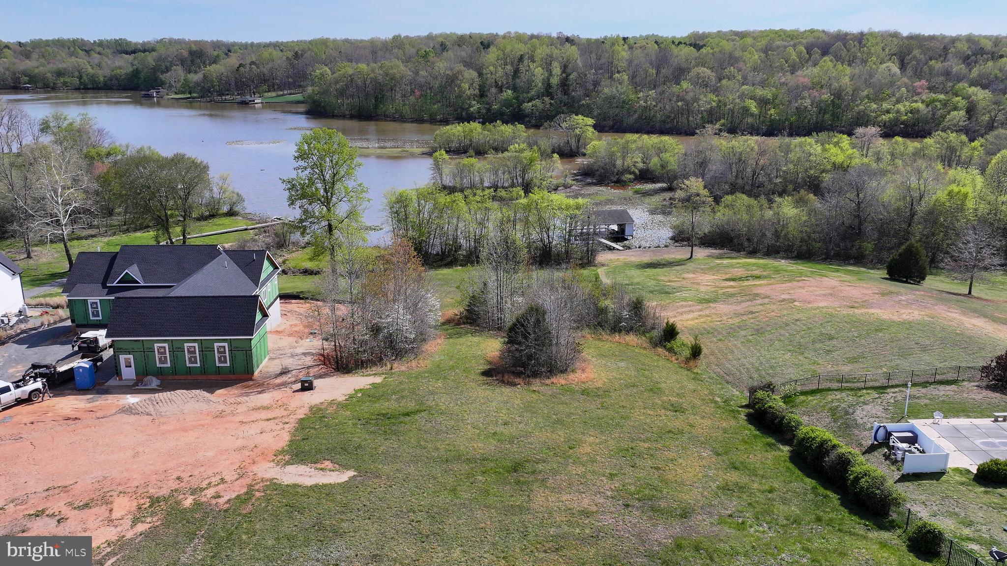 LANDS END ON LAKE ANNA - Land