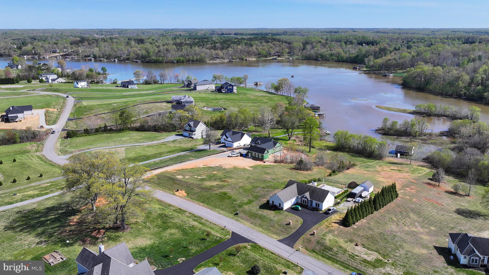 LANDS END ON LAKE ANNA - Land