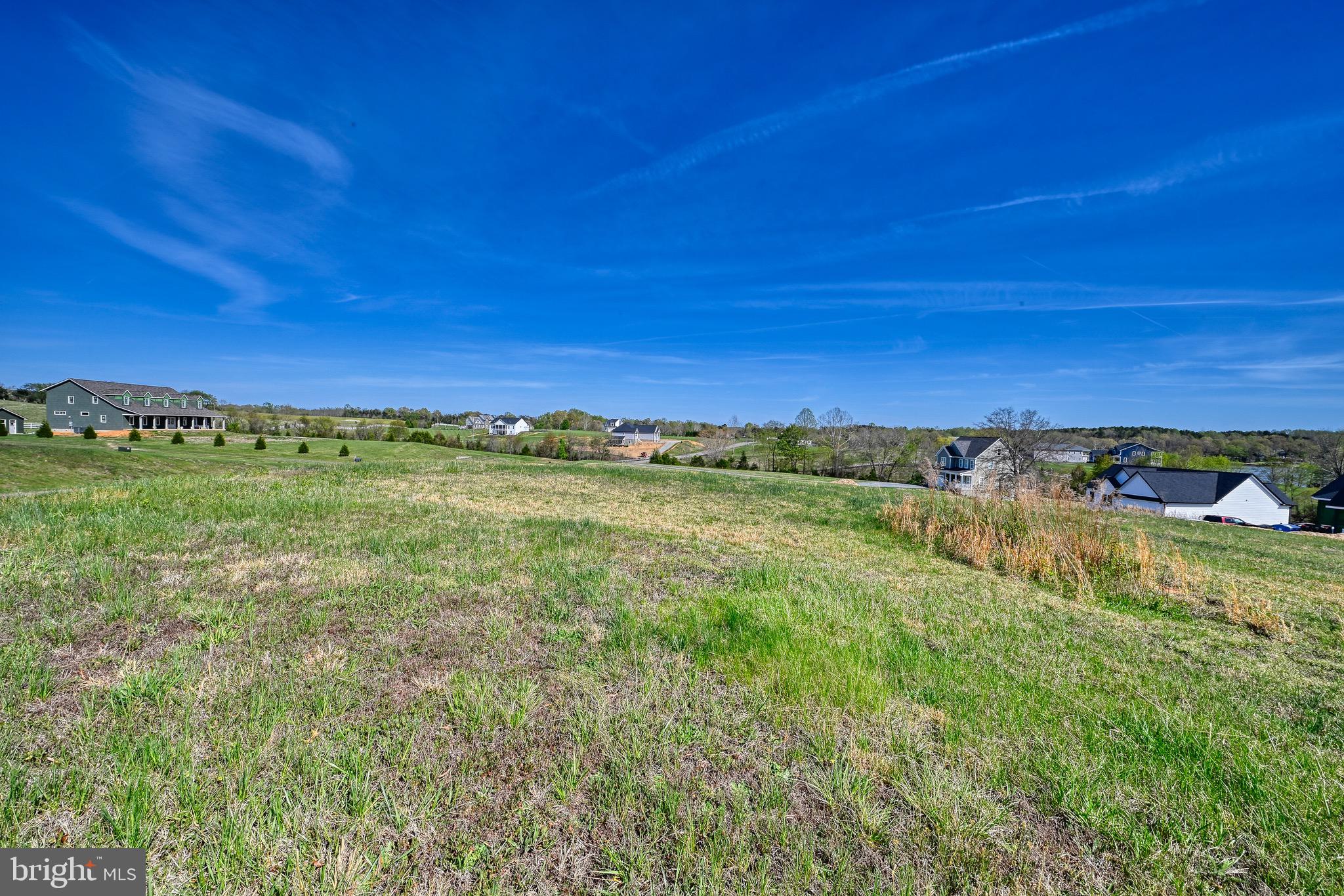 LANDS END ON LAKE ANNA - Land