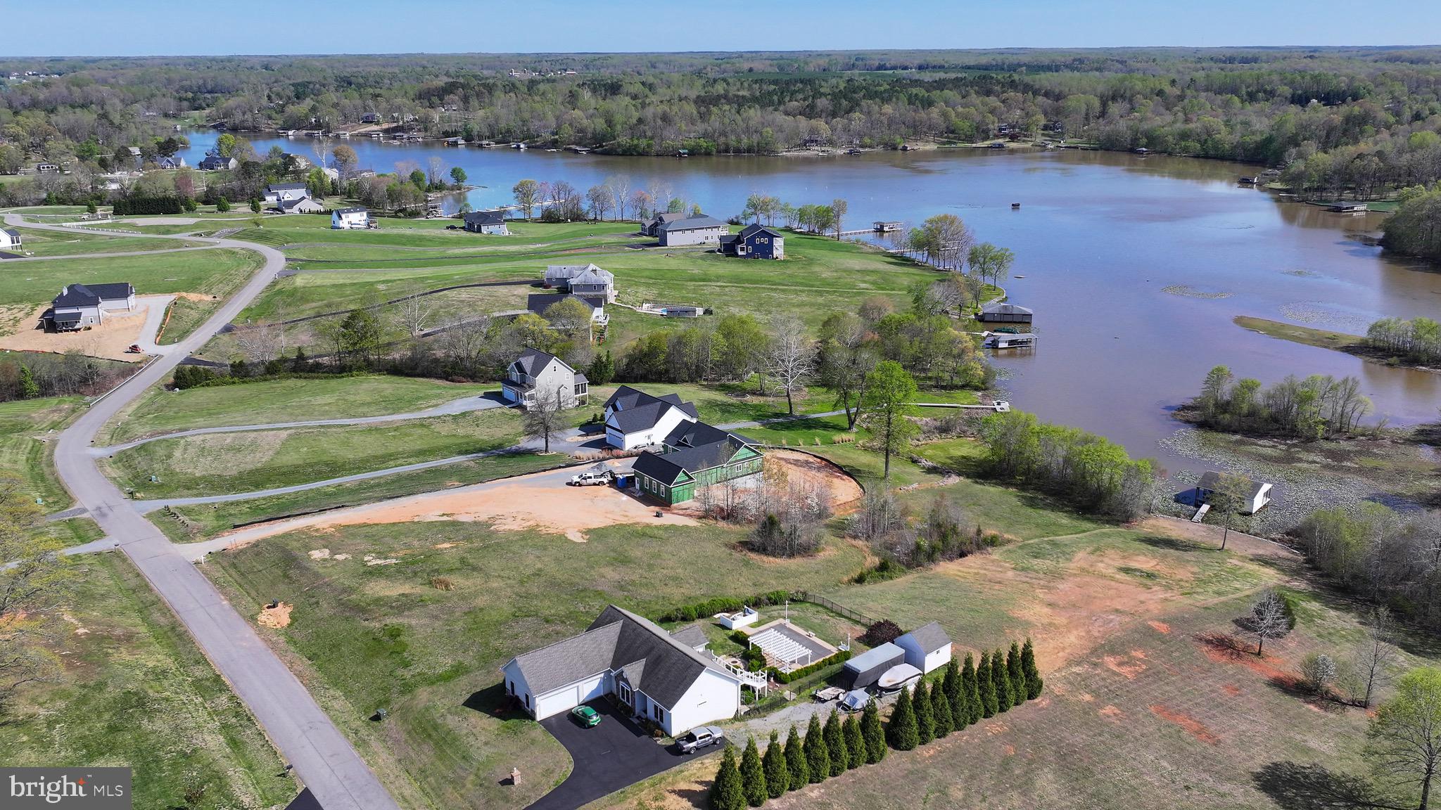 LANDS END ON LAKE ANNA - Land