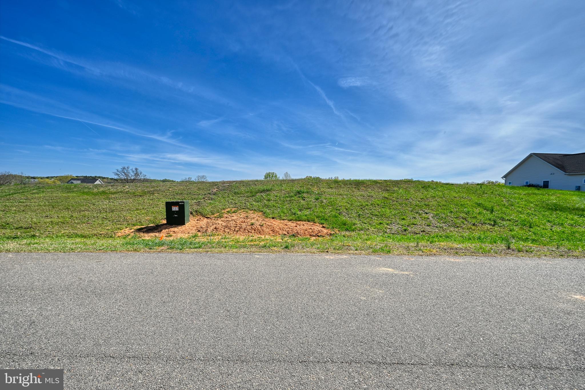 LANDS END ON LAKE ANNA - Land
