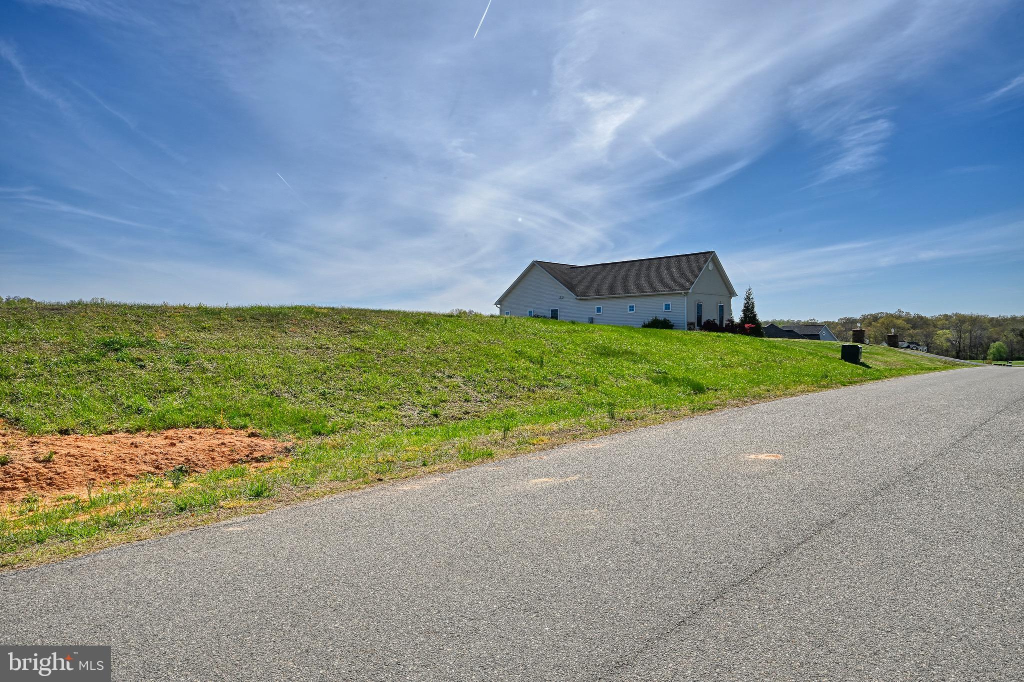 LANDS END ON LAKE ANNA - Land