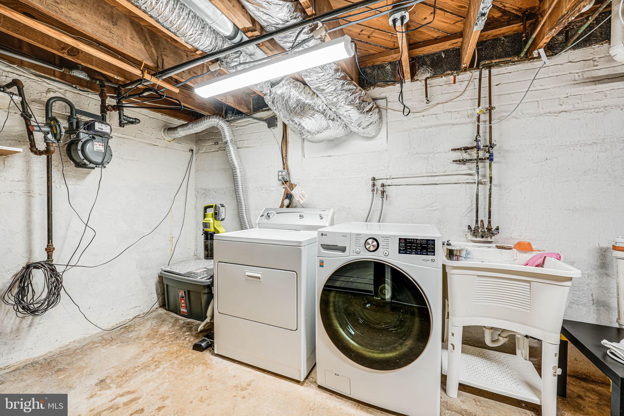 BROYHILL CREST - Residential