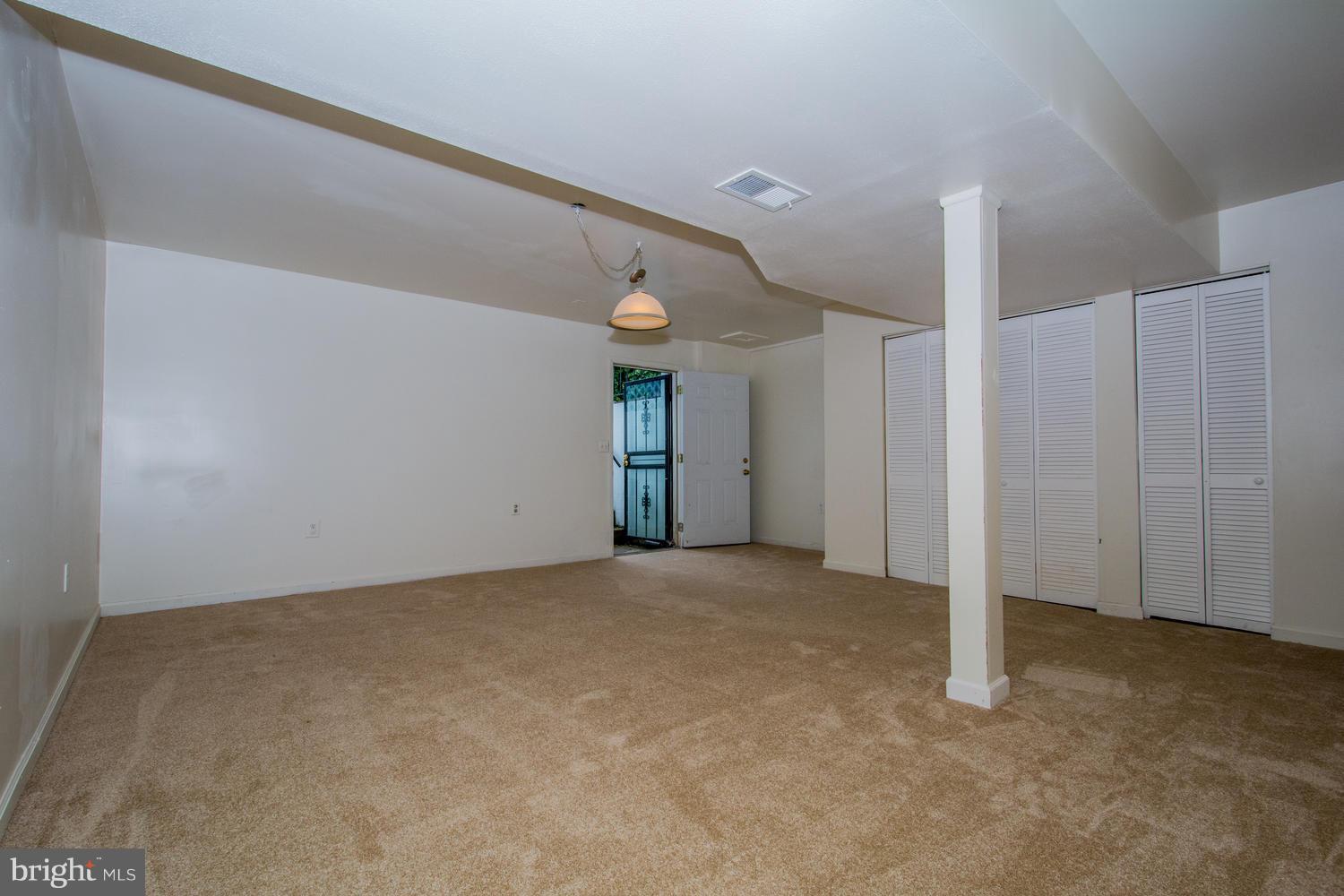 QUEENS PARK - Residential