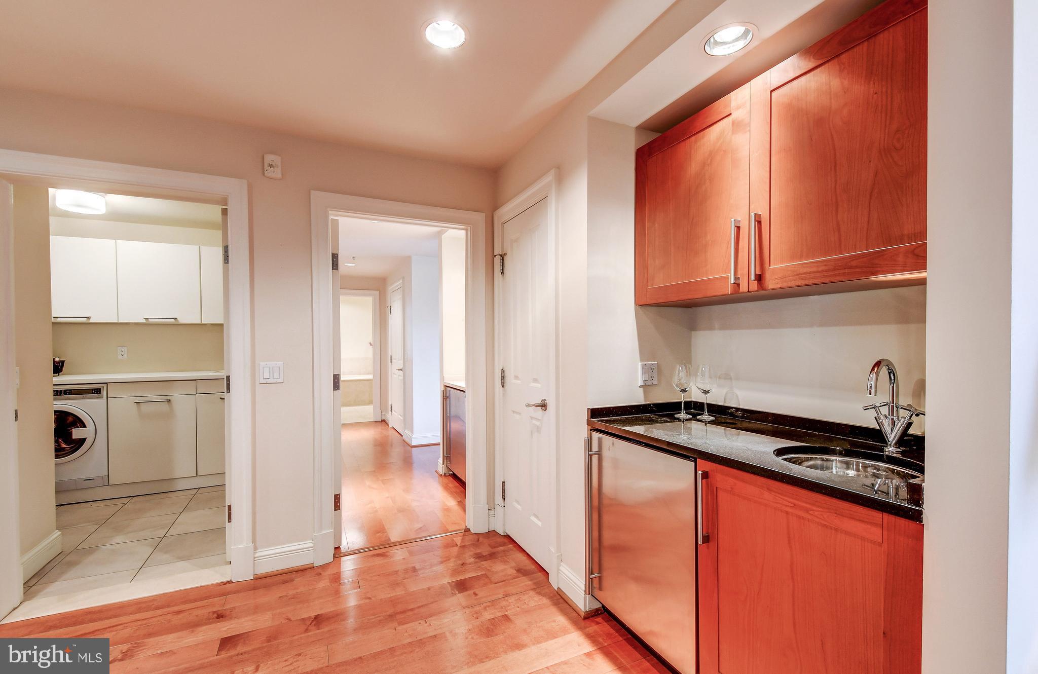 THE RITZ-CARLTON RESIDENCES - Residential