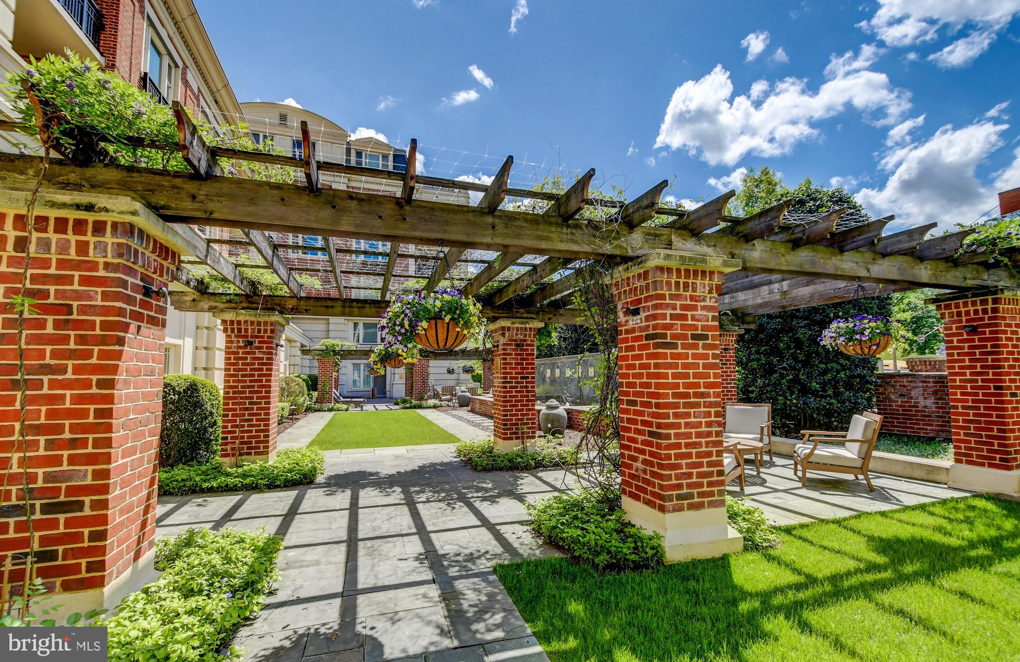 THE RITZ-CARLTON RESIDENCES - Residential