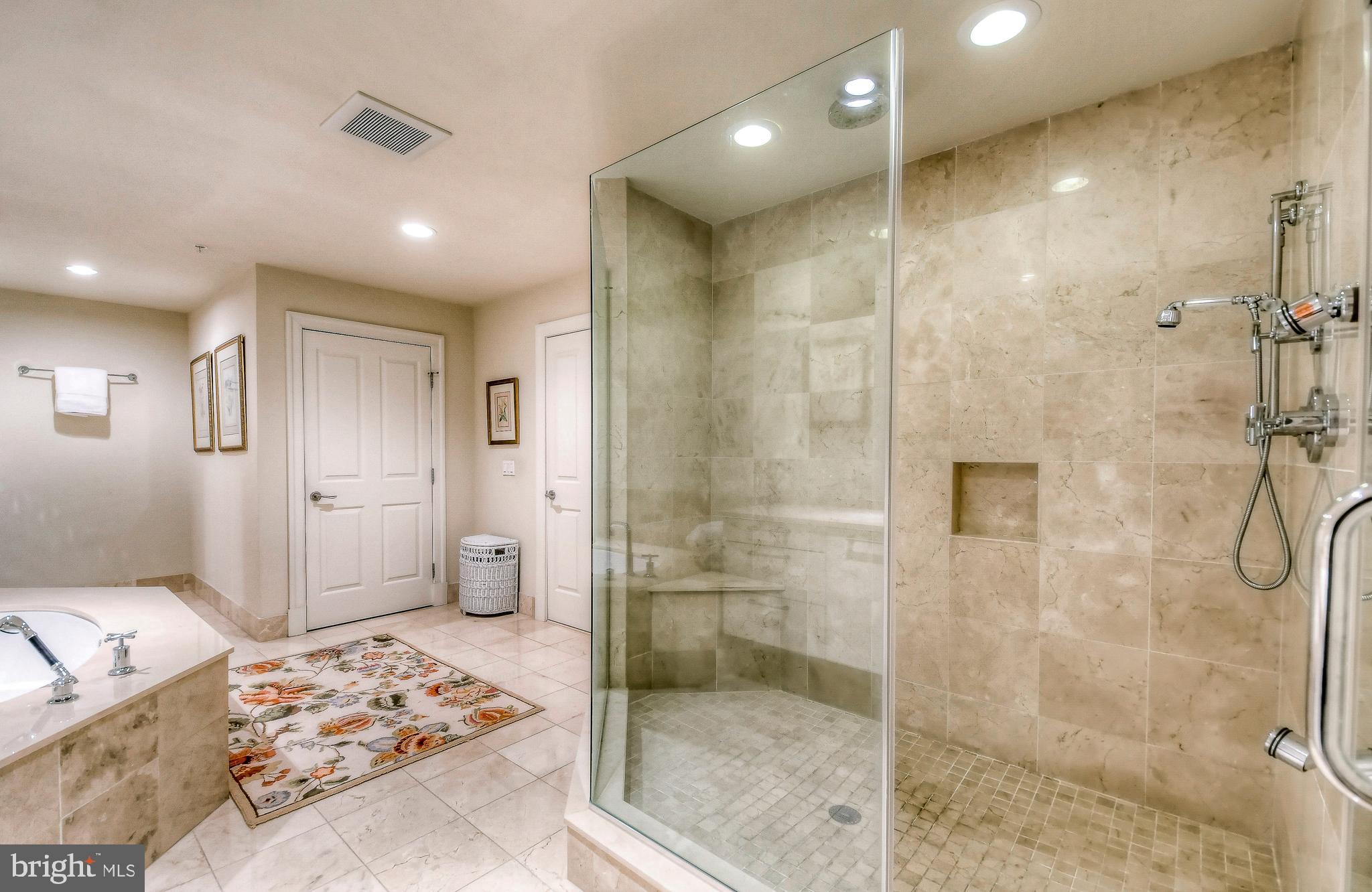 THE RITZ-CARLTON RESIDENCES - Residential