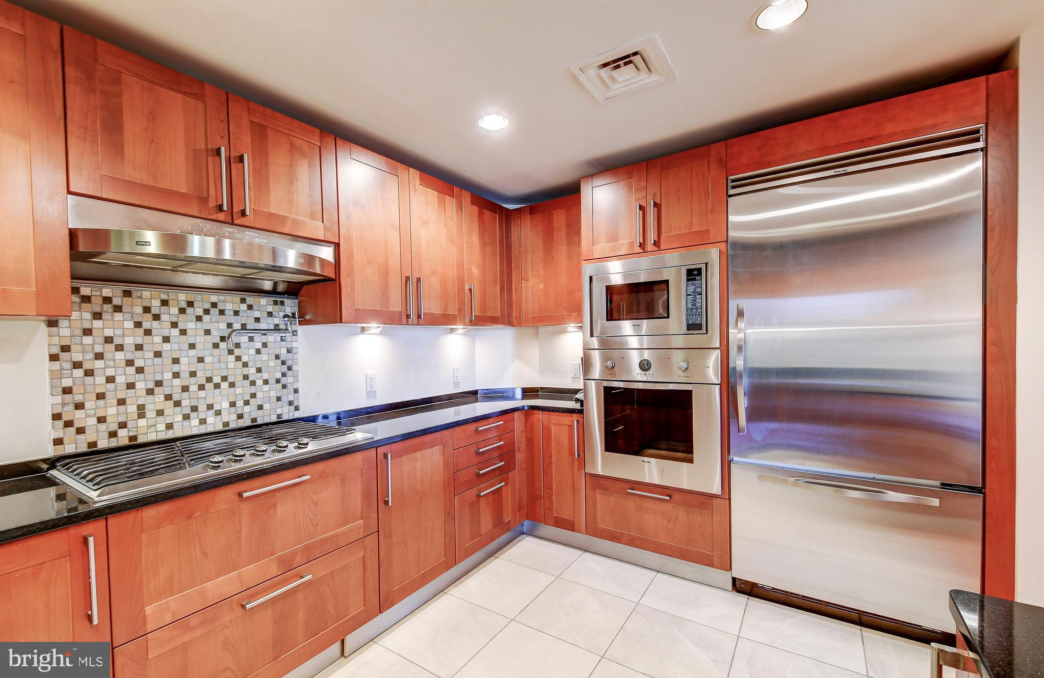 THE RITZ-CARLTON RESIDENCES - Residential