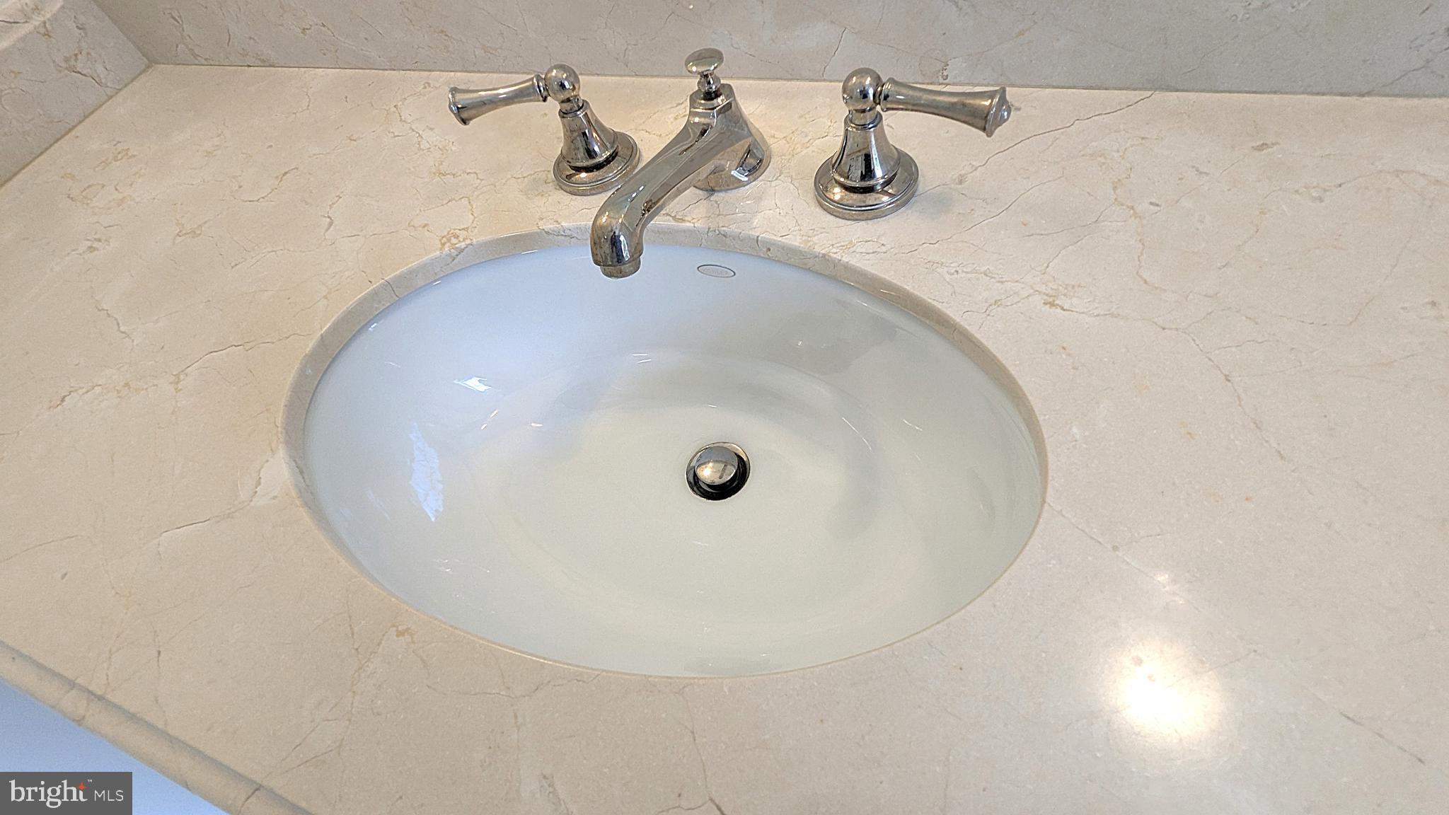 RESTON - Residential Lease