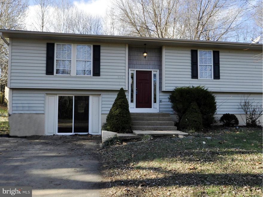 Large Split Level in quiet N Stafford community! 4 legal bedrooms, 2 full baths. Beautifully renovated kitchen with SS appliances, ceramic tile, solid quartz counters, expresso cabinetry. Formal Living & Dining Rms. Hardwood floors throughout upper level! Fam. Rm. plus HUGE Bonus Rm. Newer Energy Star HVAC.Walk out Lower Level. Flat, fenced lot backs to trees. So close to all conveniences! No HOA.