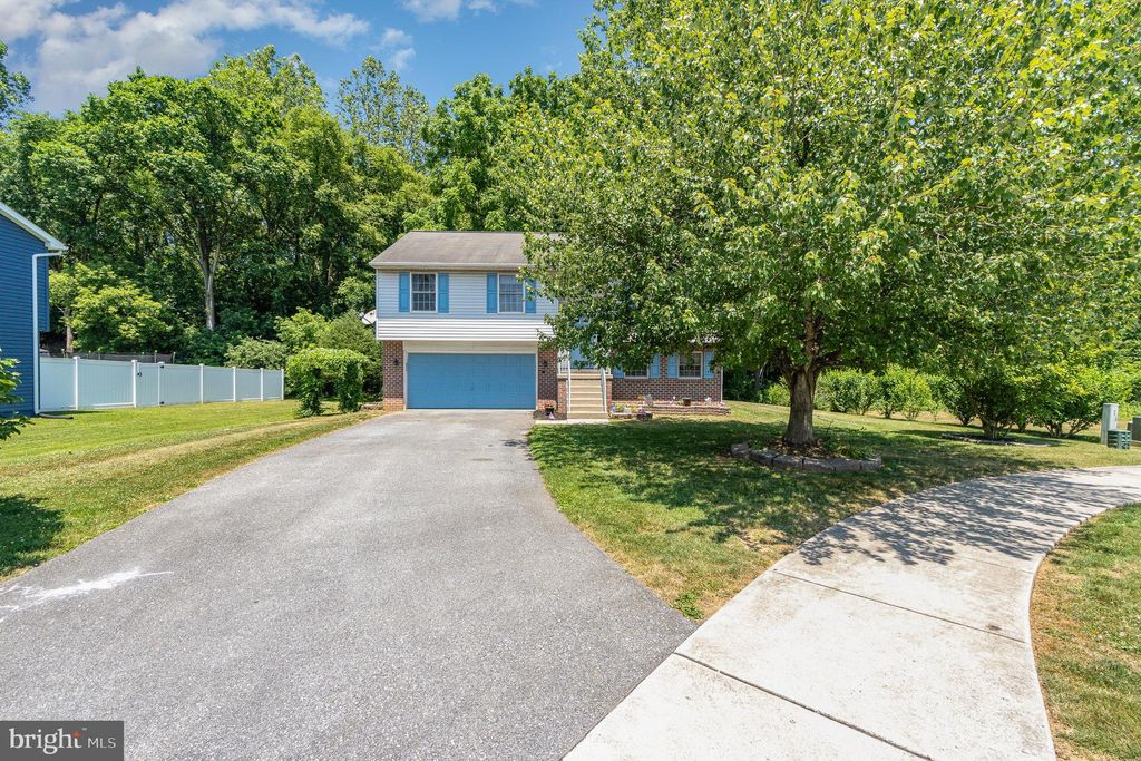 Photo of 129 Wheatfield Court, Quarryville, PA 17566 (MLS # PALA2052658)