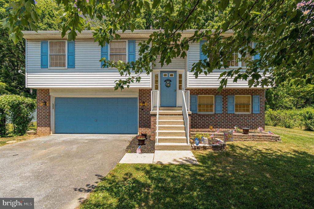 Photo of 129 Wheatfield Court, Quarryville, PA 17566 (MLS # PALA2052658)