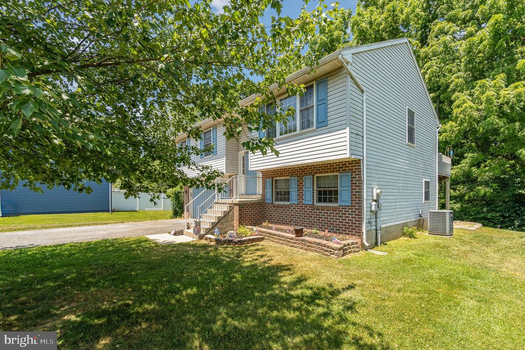 Photo of 129 Wheatfield Court, Quarryville, PA 17566 (MLS # PALA2052658)