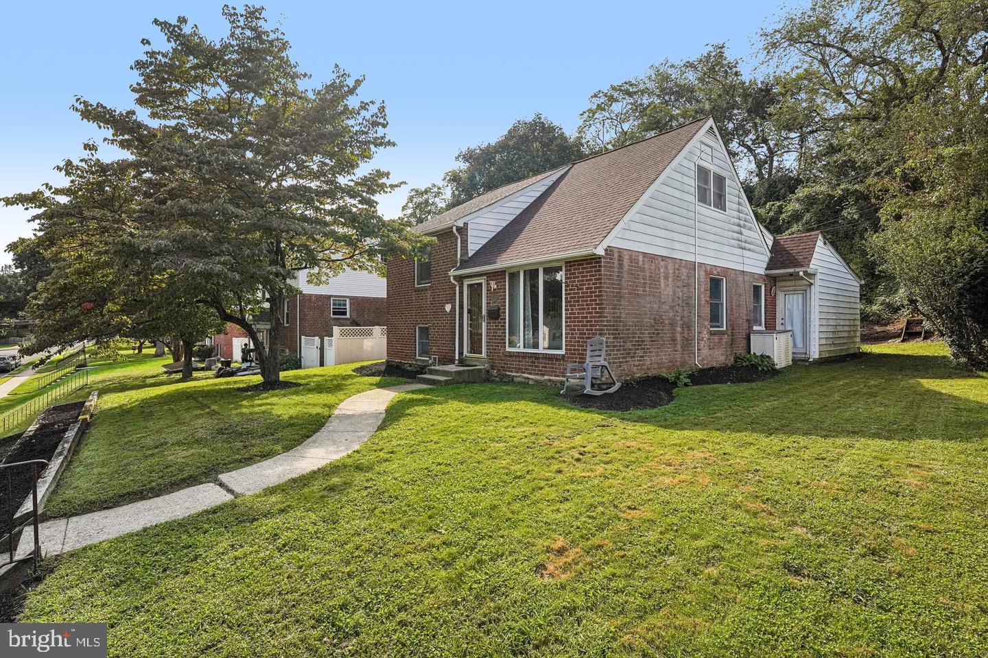 915 LOMOND LANE