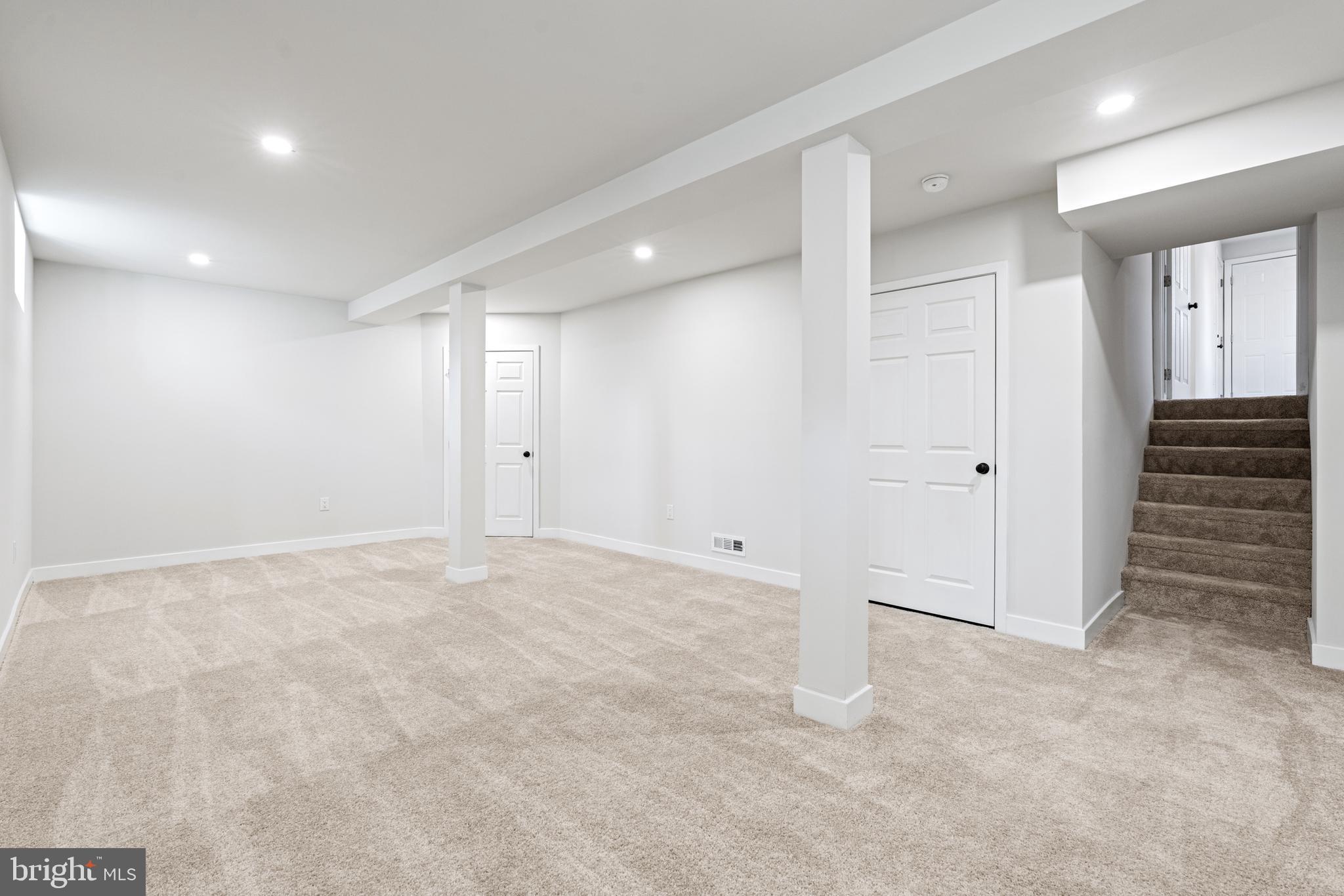 WILLOW MANOR - Residential