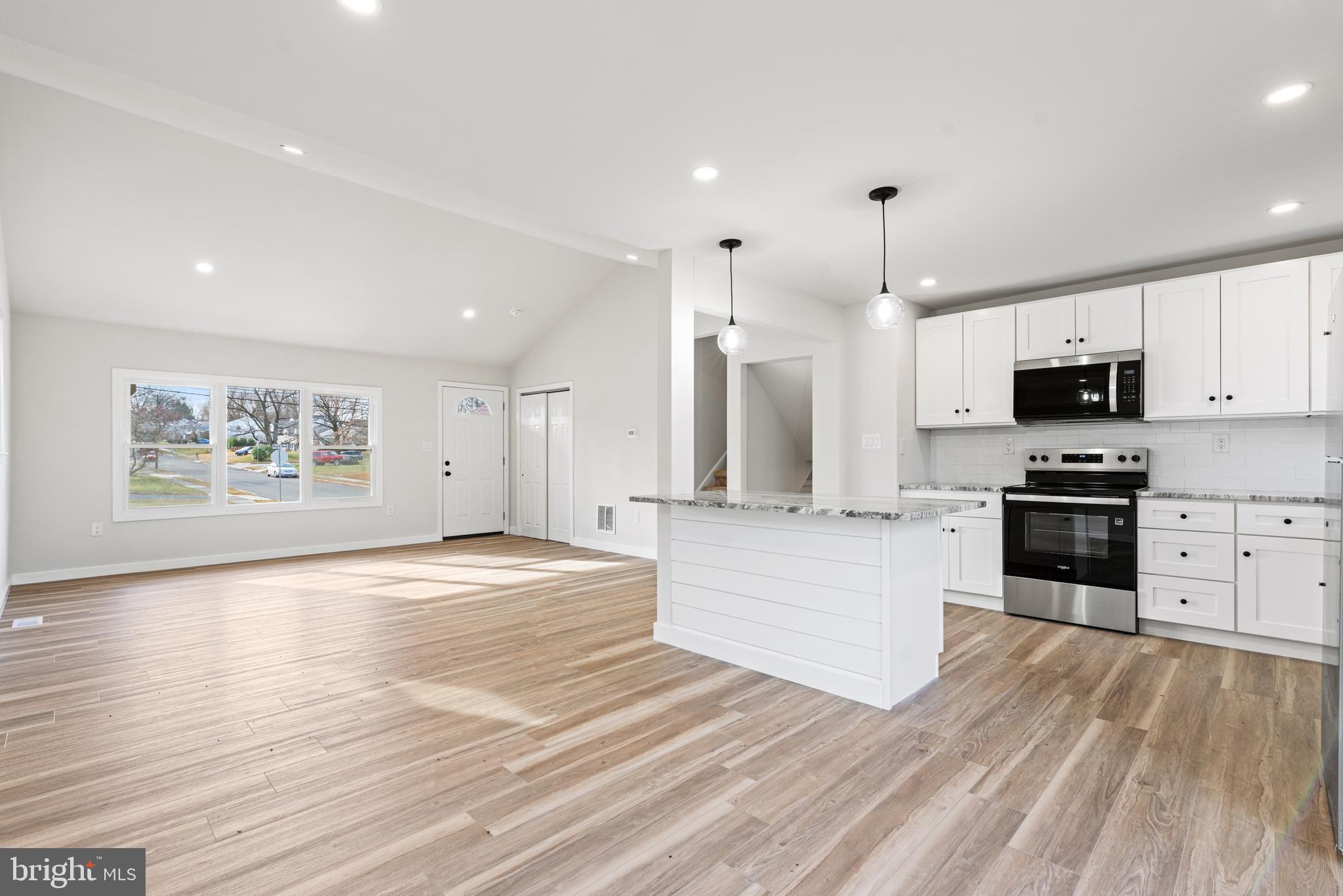 WILLOW MANOR - Residential