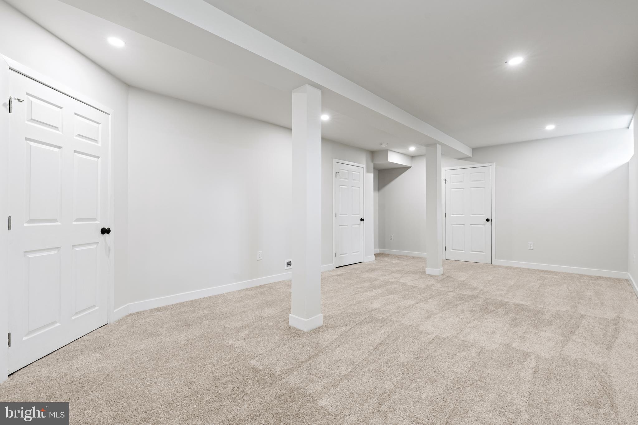 WILLOW MANOR - Residential