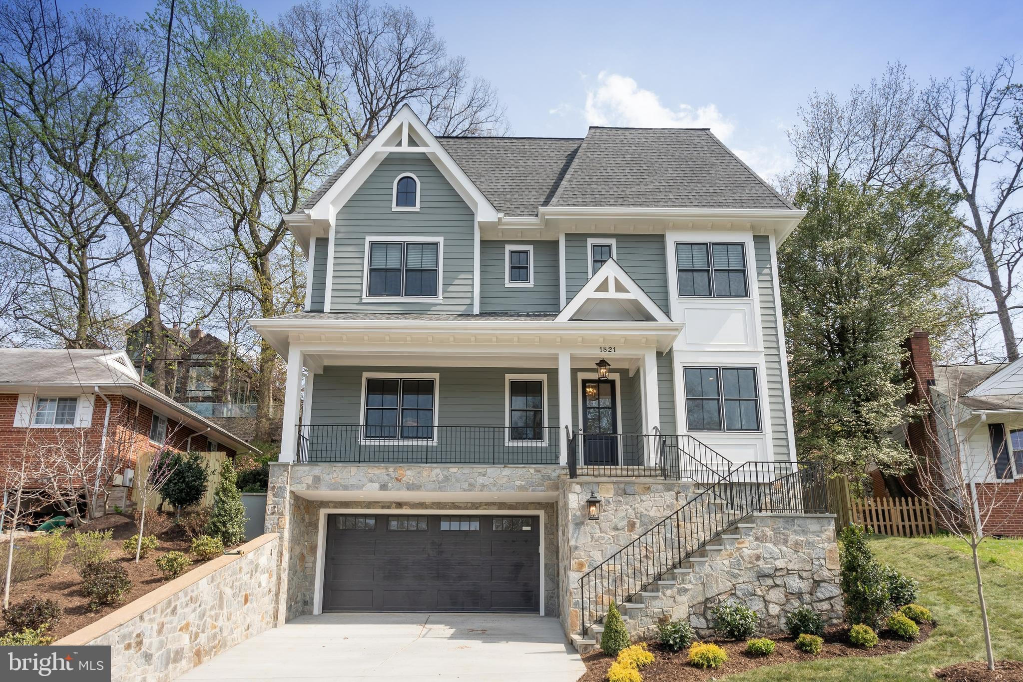 LYON VILLAGE - Residential