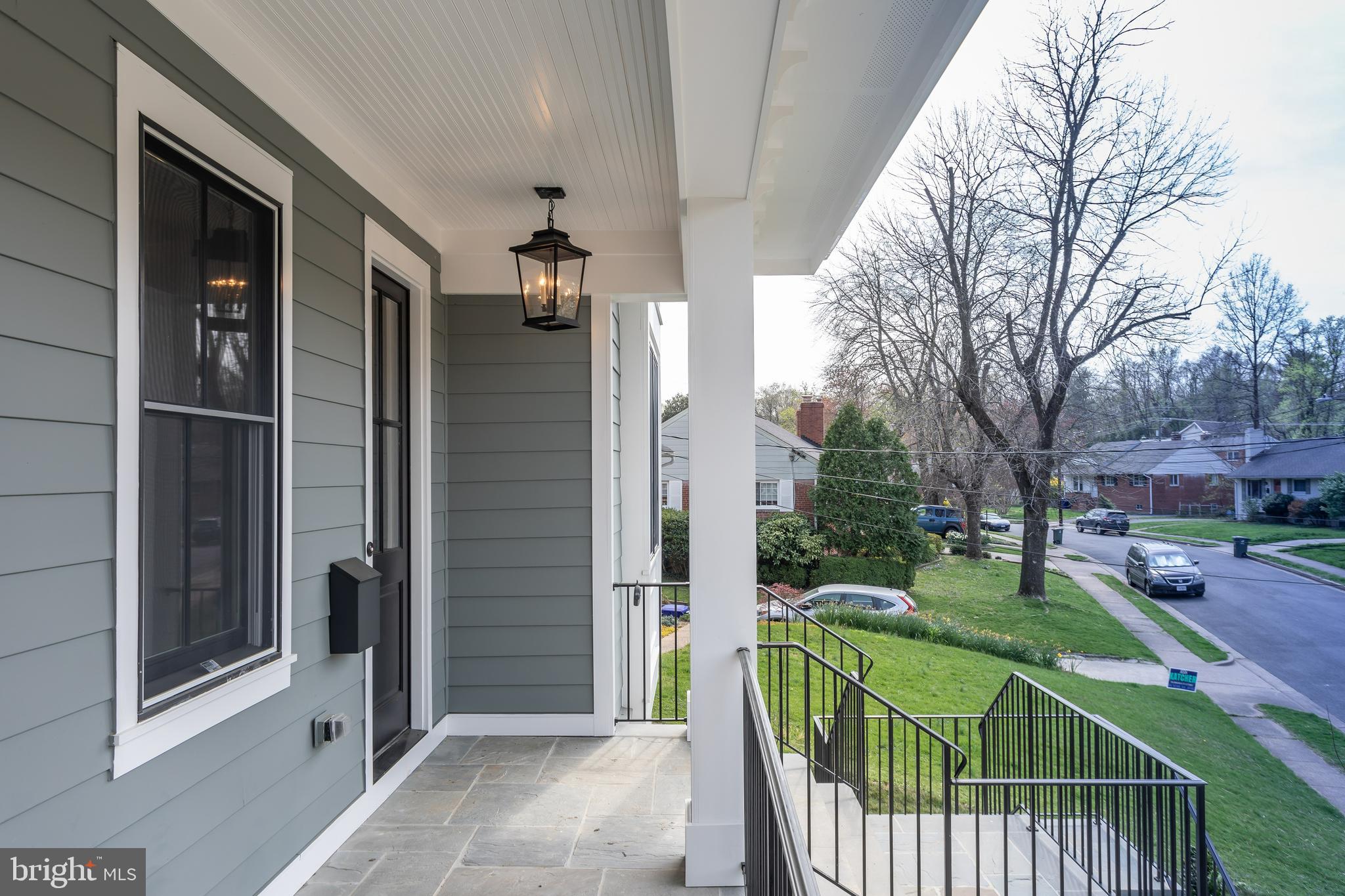 LYON VILLAGE - Residential