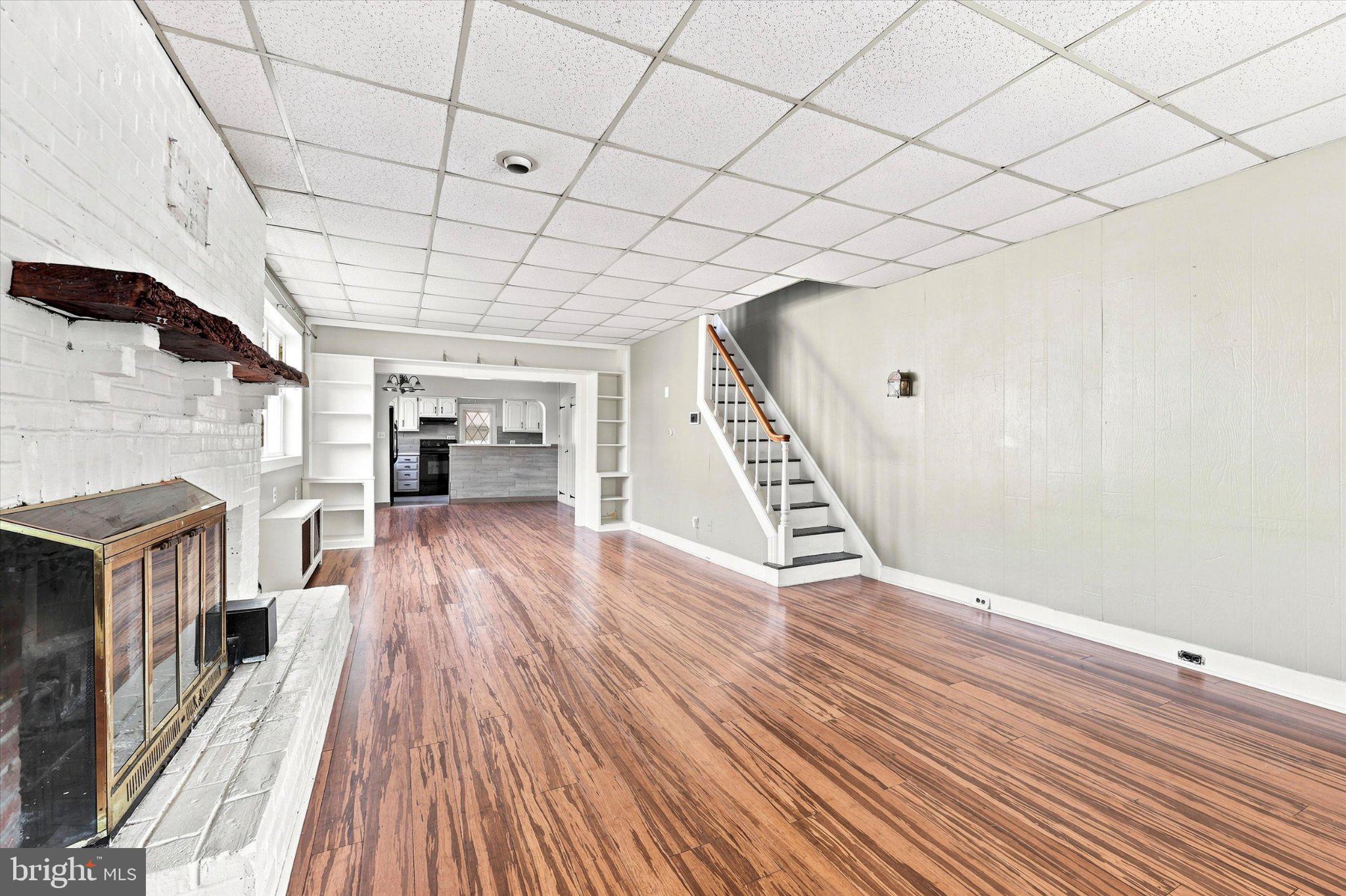 6 N WELLS AVENUE
