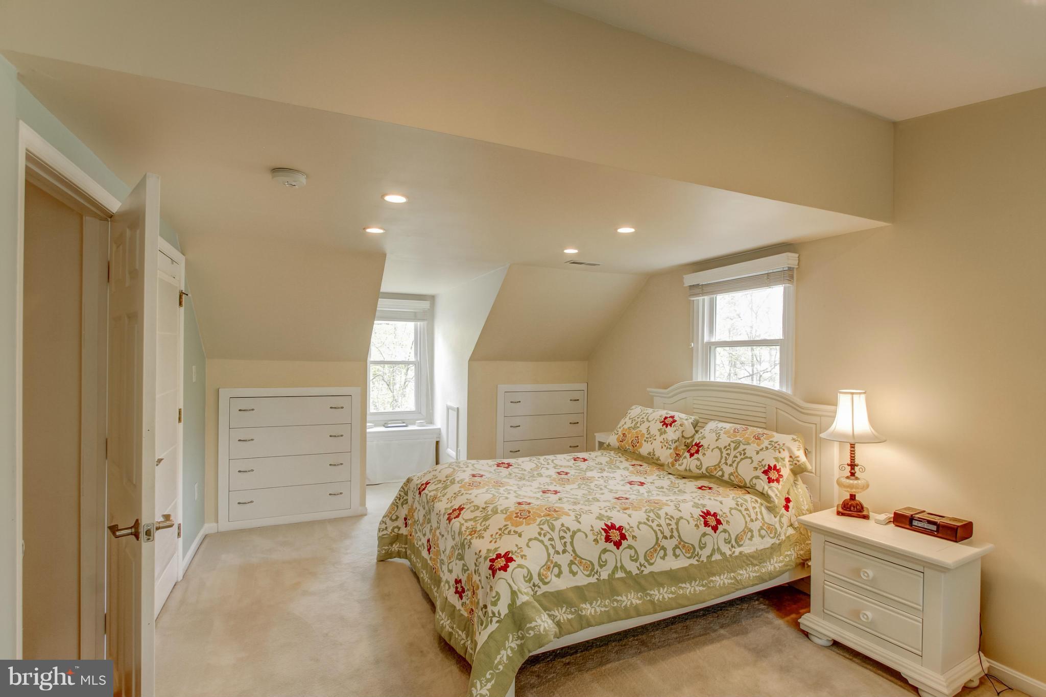 PARIS ESTATES - Residential