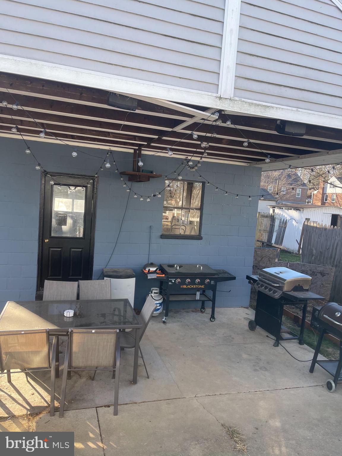 WEST LAWN - Residential