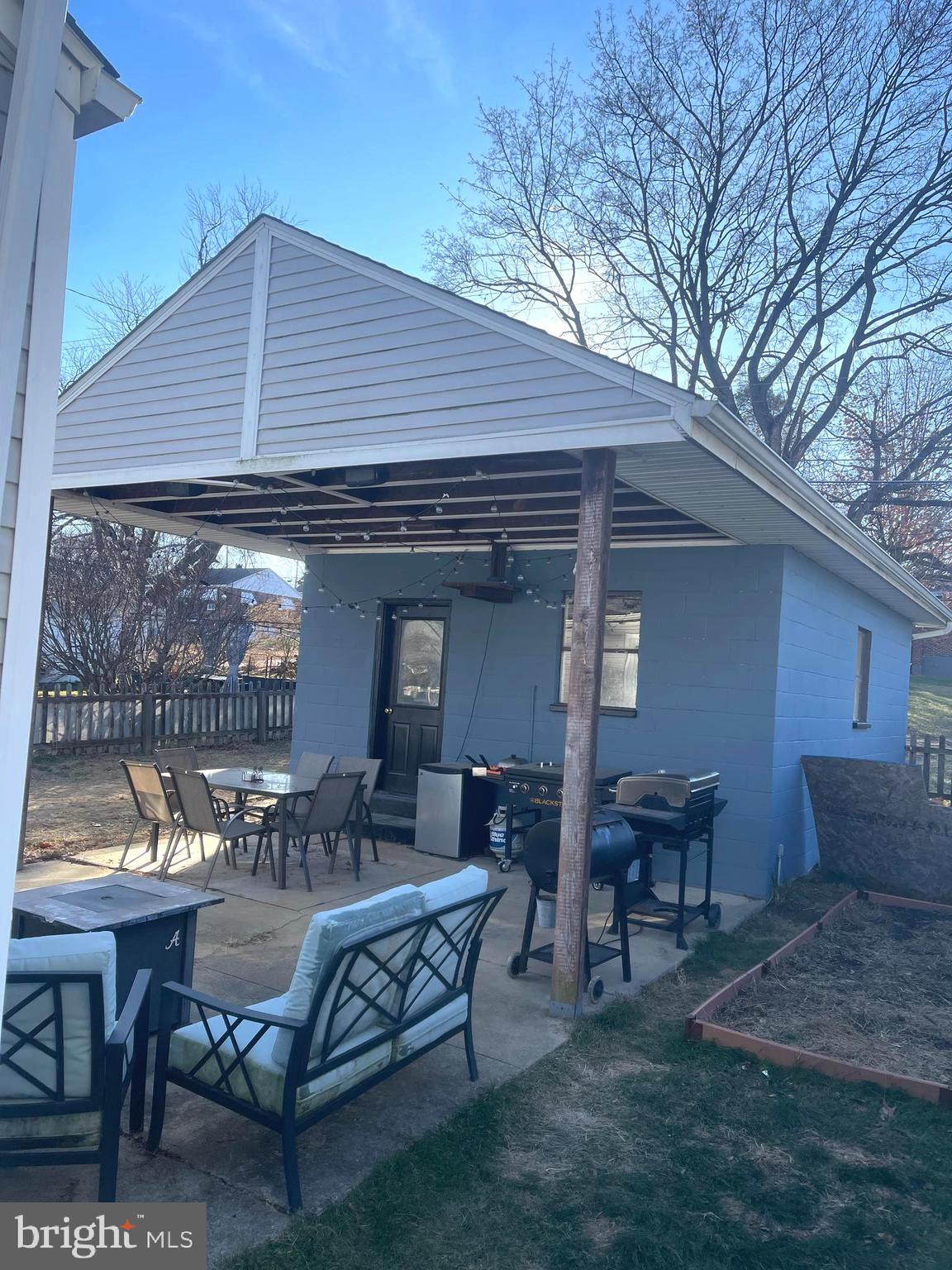 WEST LAWN - Residential