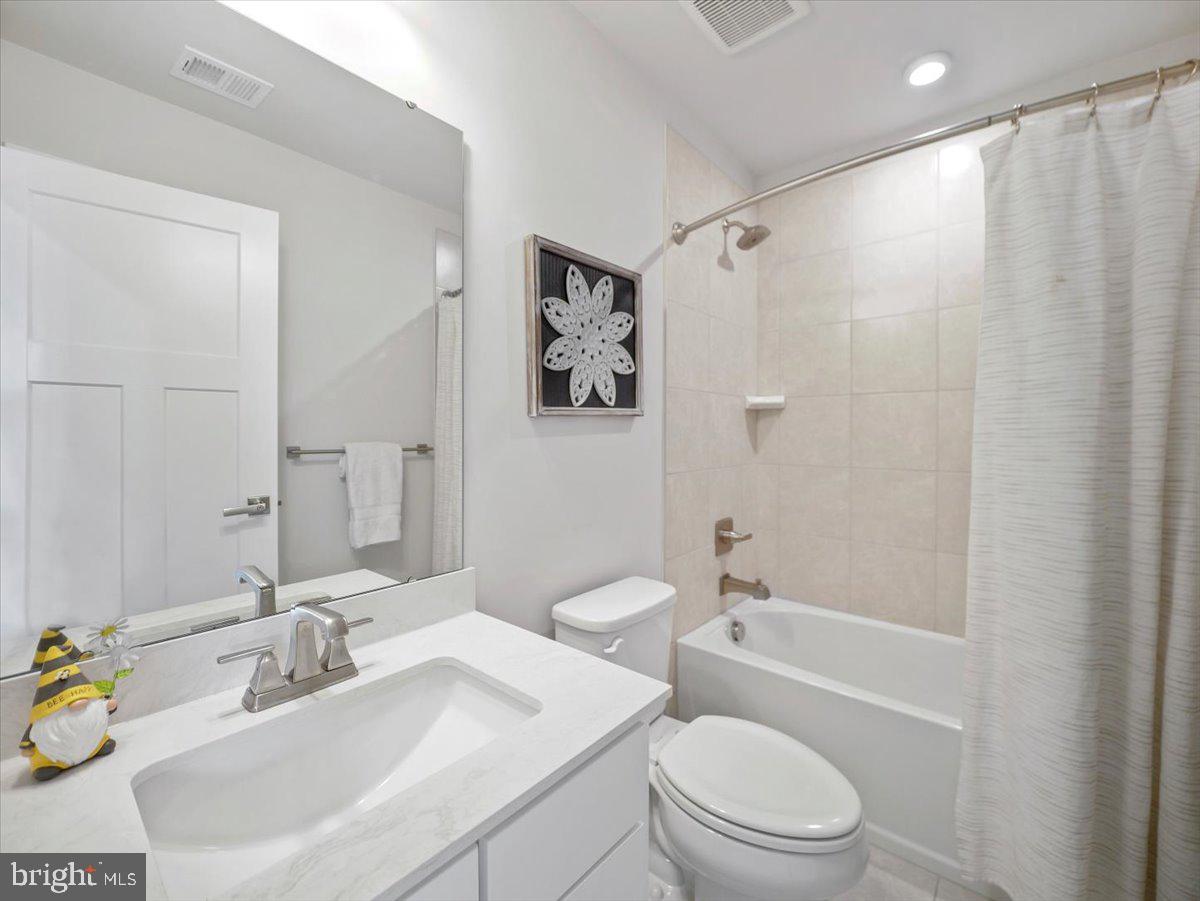 LAKE LINGANORE - Residential