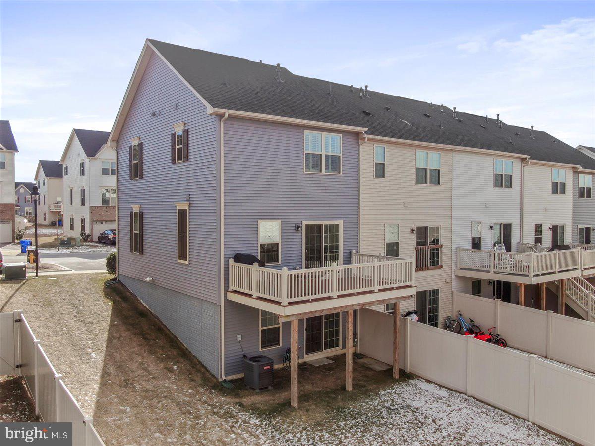 LAKE LINGANORE - Residential