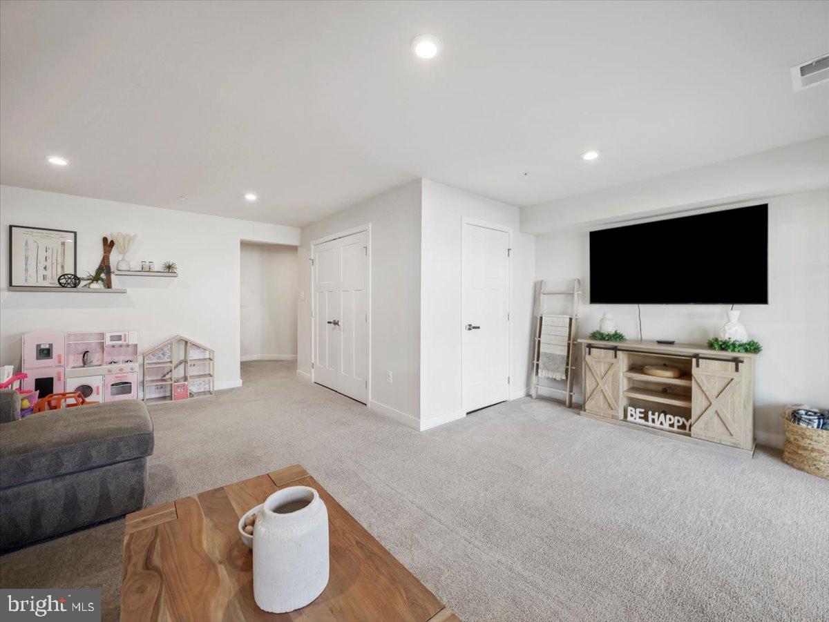 LAKE LINGANORE - Residential