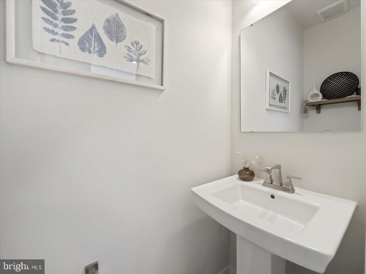 LAKE LINGANORE - Residential