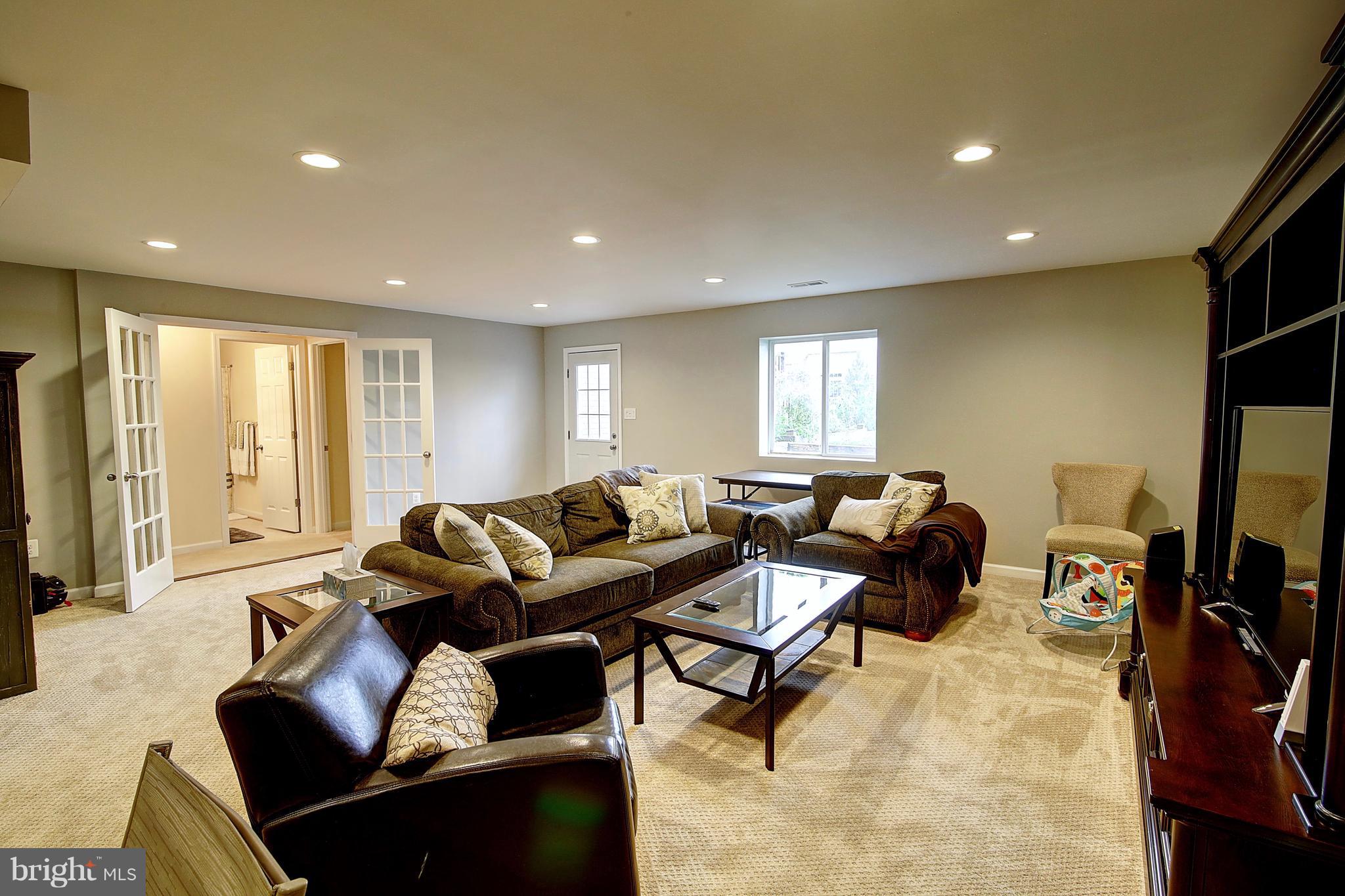 ARCADIA CHASE - Residential