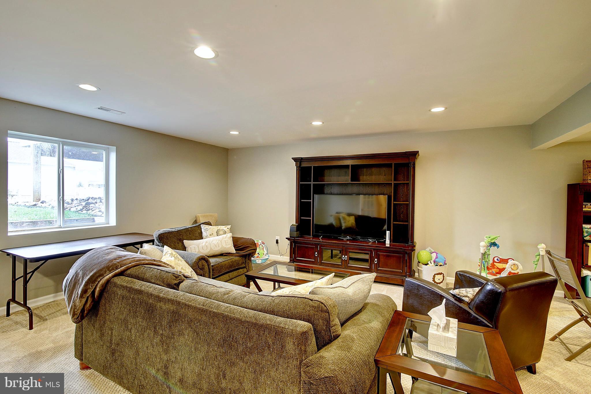 ARCADIA CHASE - Residential