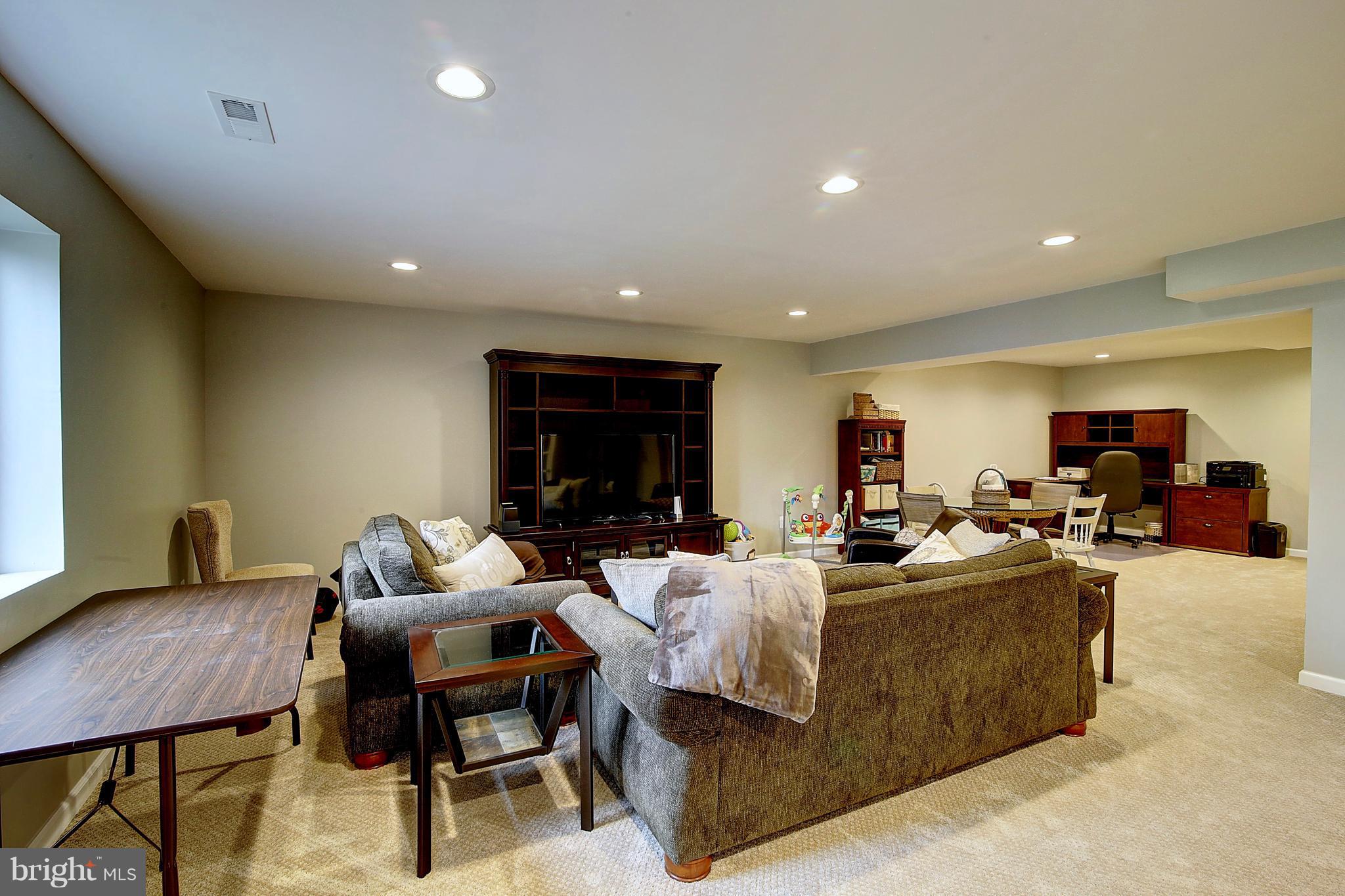 ARCADIA CHASE - Residential