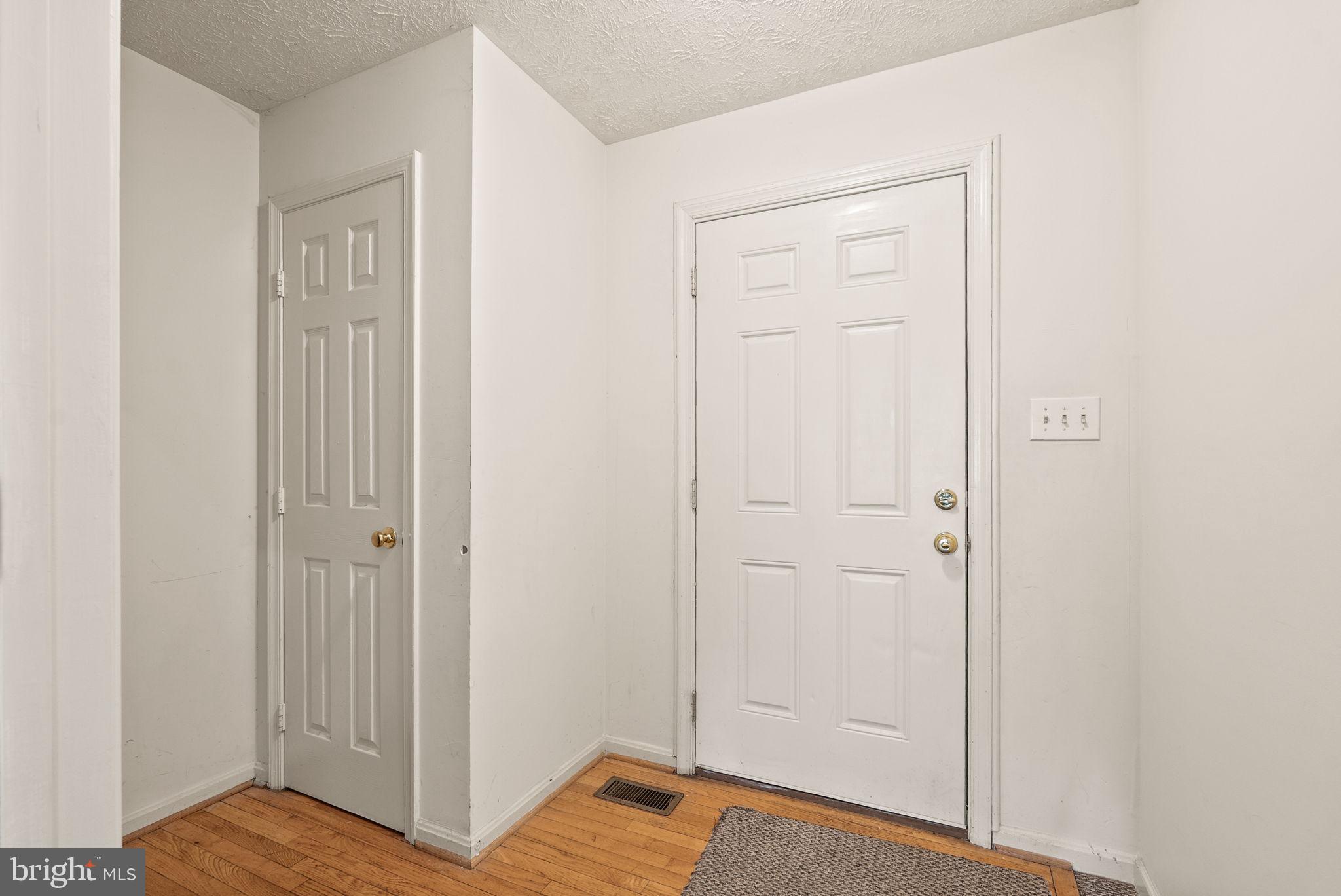 903 KINGS CREST DRIVE