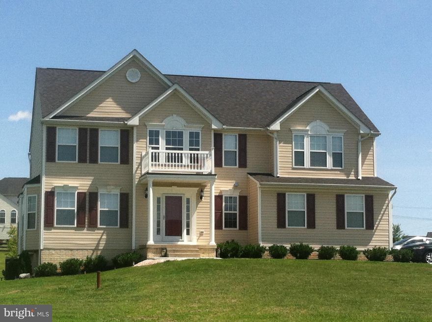 A  4BR,2 AND HALF BATH NICE AND CLEAN COLONIAL IN A WELL MAINTAINED  NEIGHBORHOOD IN JEFFERSON COUNTY.  SITS ON OVER AN ACRE,  HAS A 2 CAR SIDE LOAD GARAGE., A NICE SCREENED IN PORCH TO RELAX ON.   BUY OR LEASE W/OPTION TO BUY  SEE JF8564757    1ST AND LAST MONTHS RENT REQUIRED TO MOVE IN AND A SECURITY DEPOSIT.  PETS ARE CASE BY CASE, CARPET CLEANING DEPOSIT REQUIRED ALSO