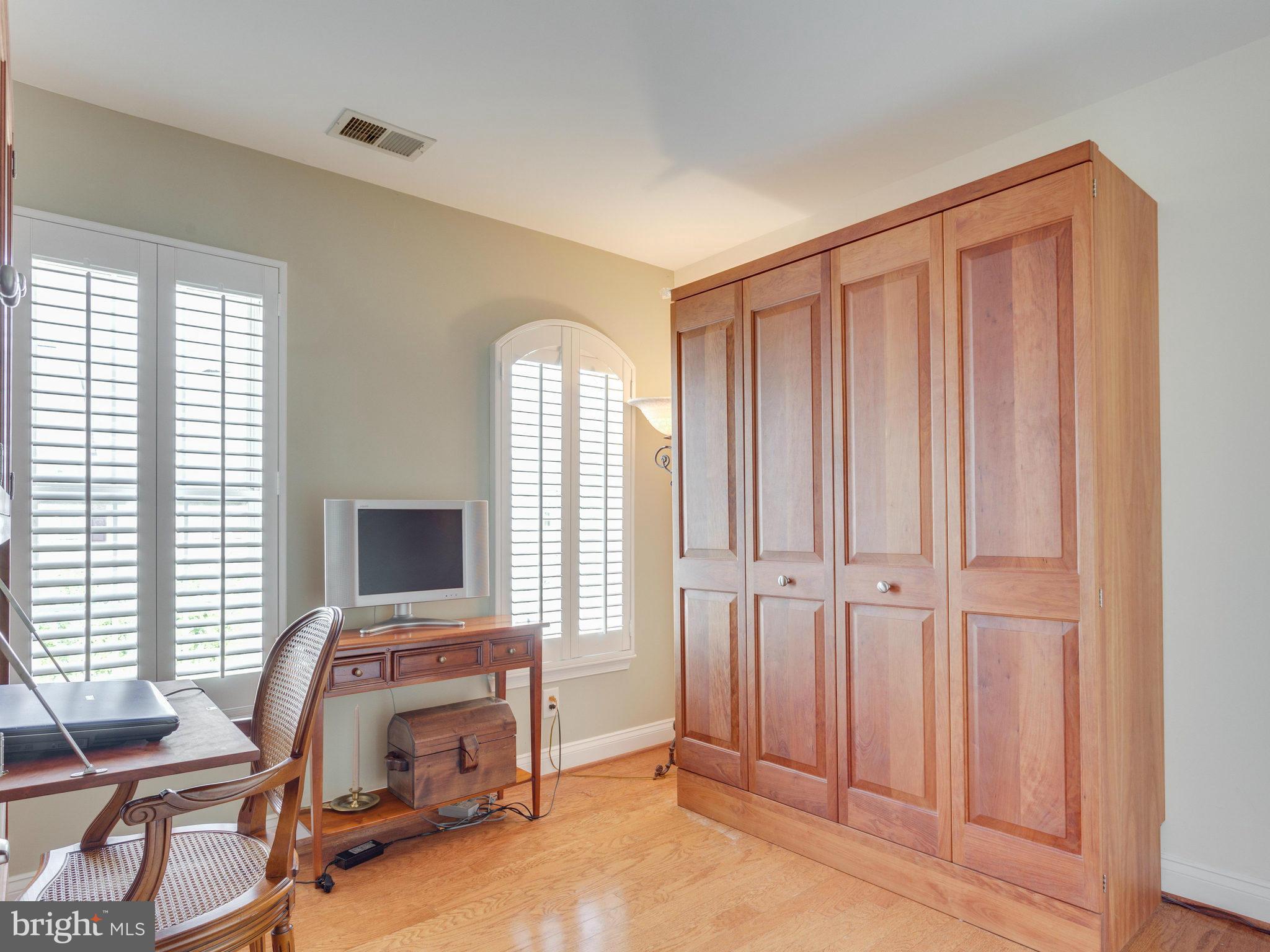 TOWNES AT CAMERON PARKE - Residential