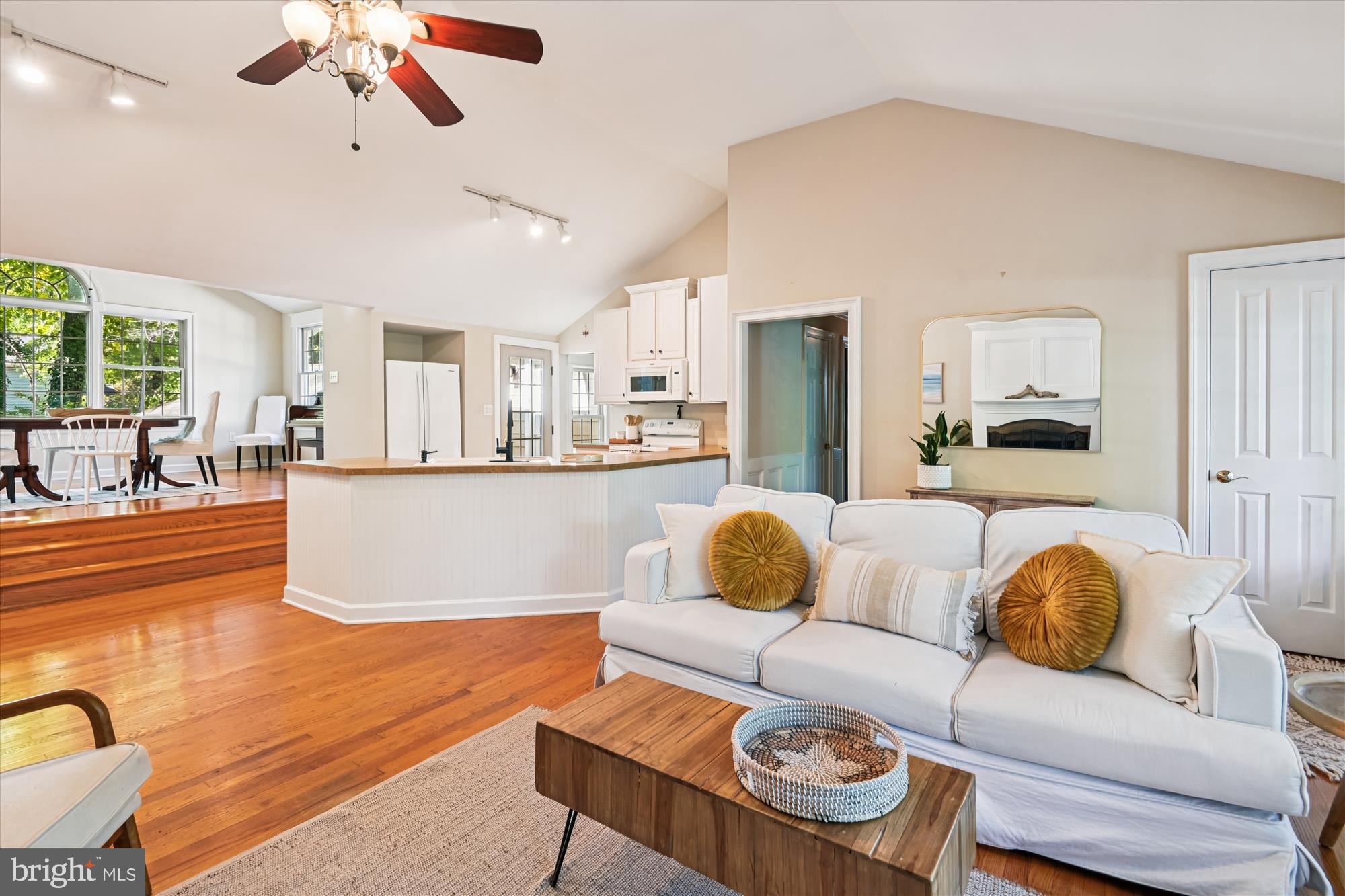 1009 PINECREST DRIVE