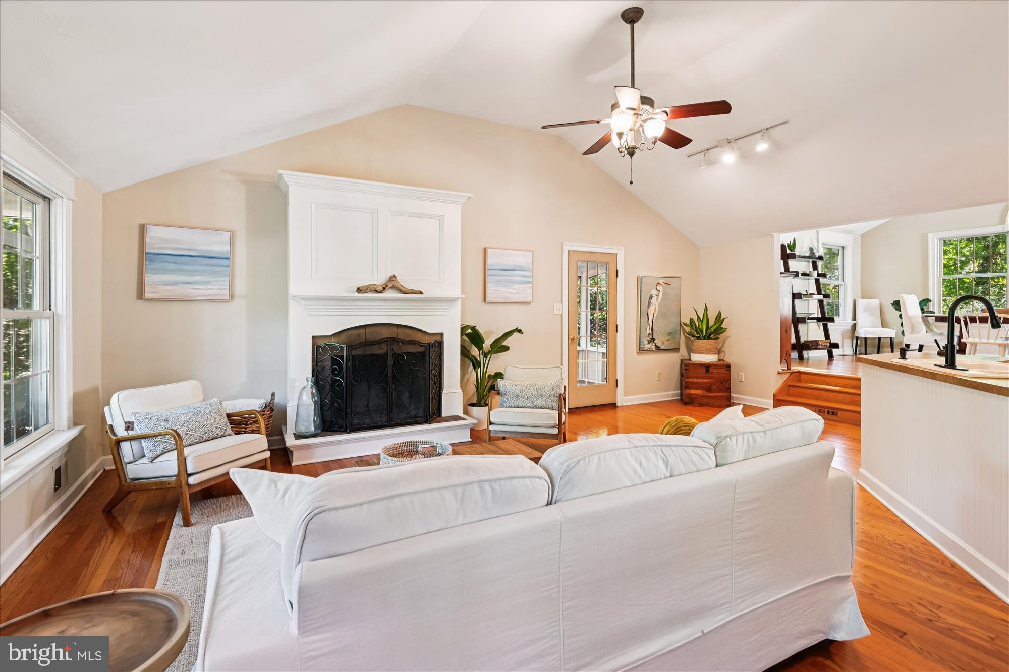 1009 PINECREST DRIVE