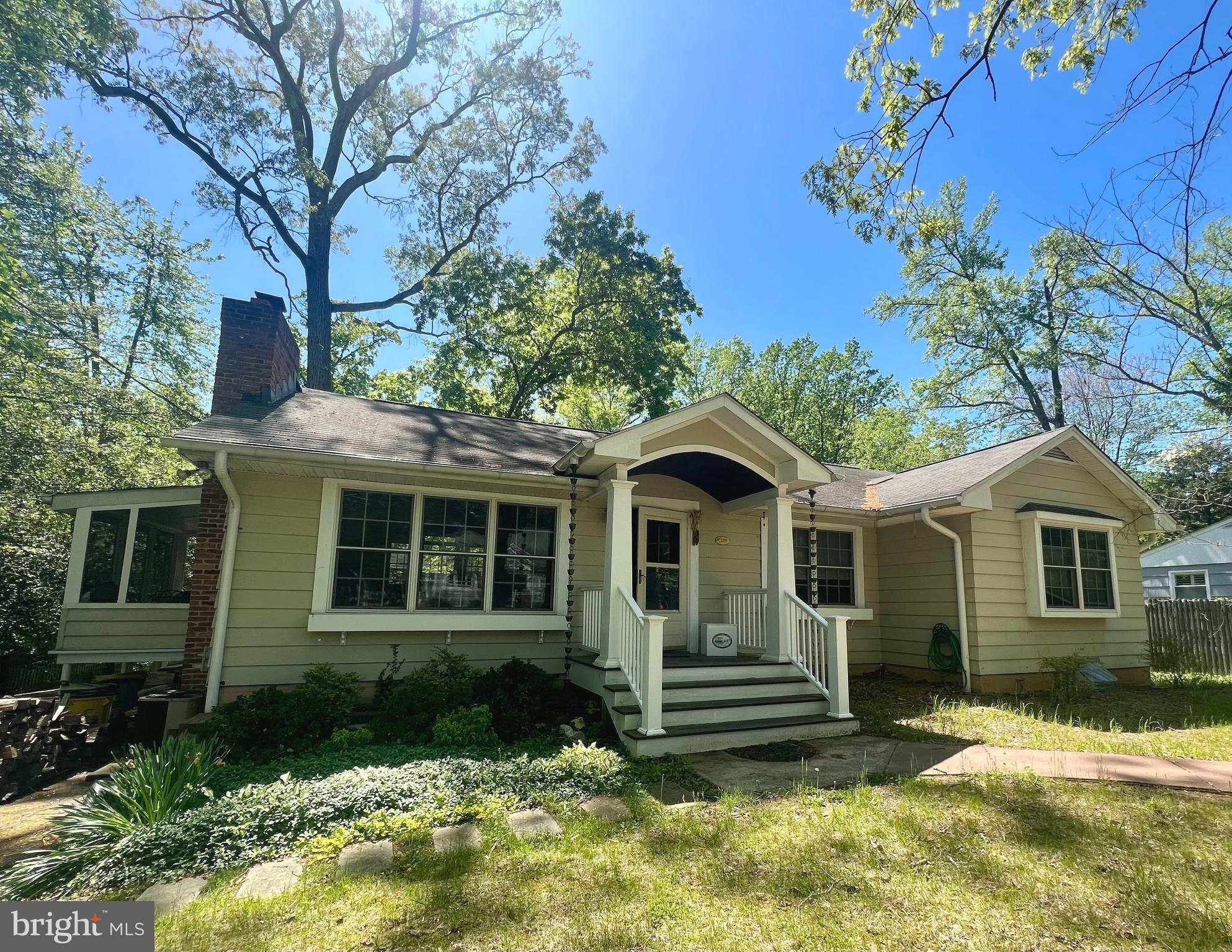 1009 PINECREST DRIVE